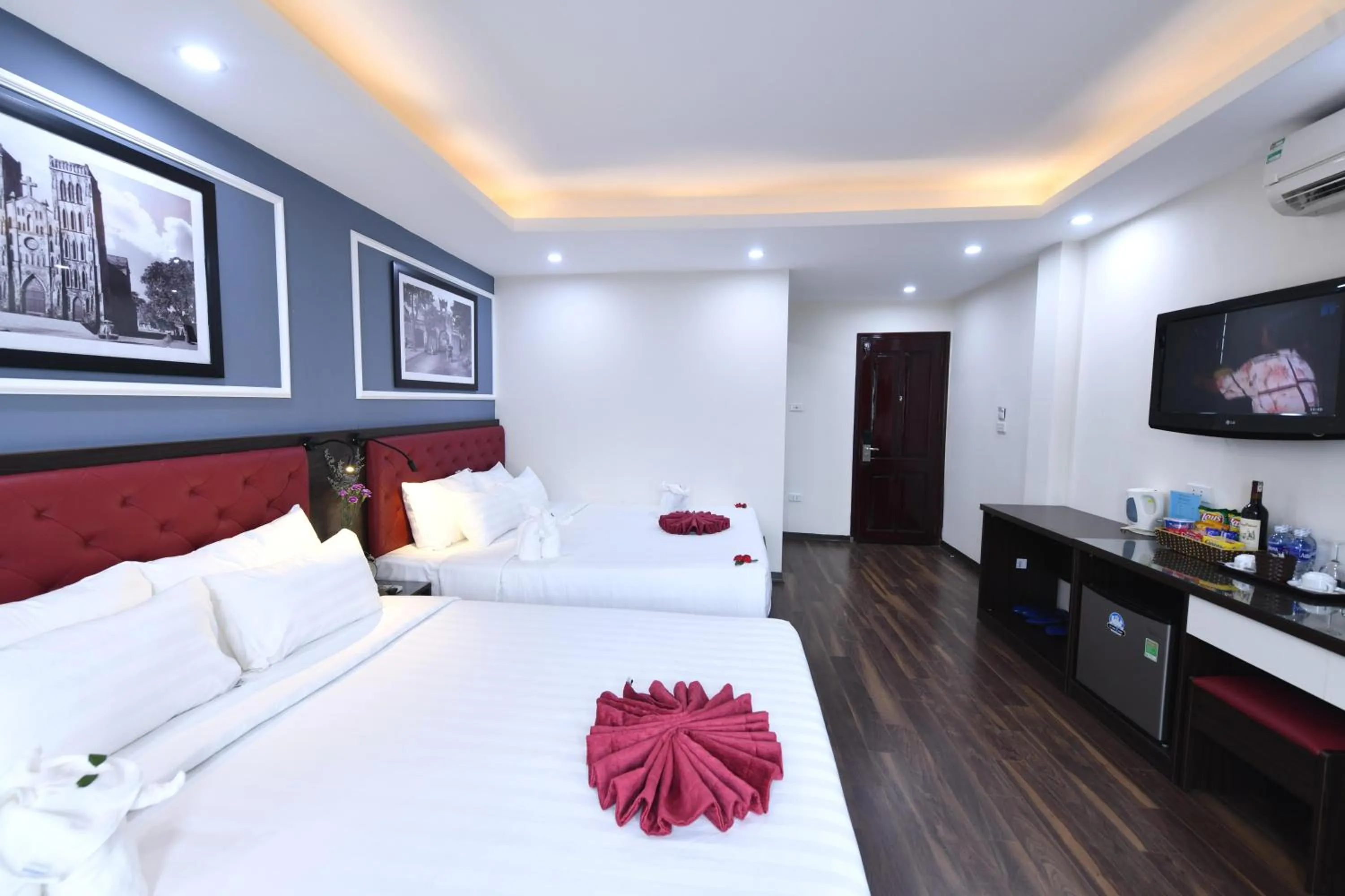 TV and multimedia, Bed in Hanoi Elpis Grand Hotel