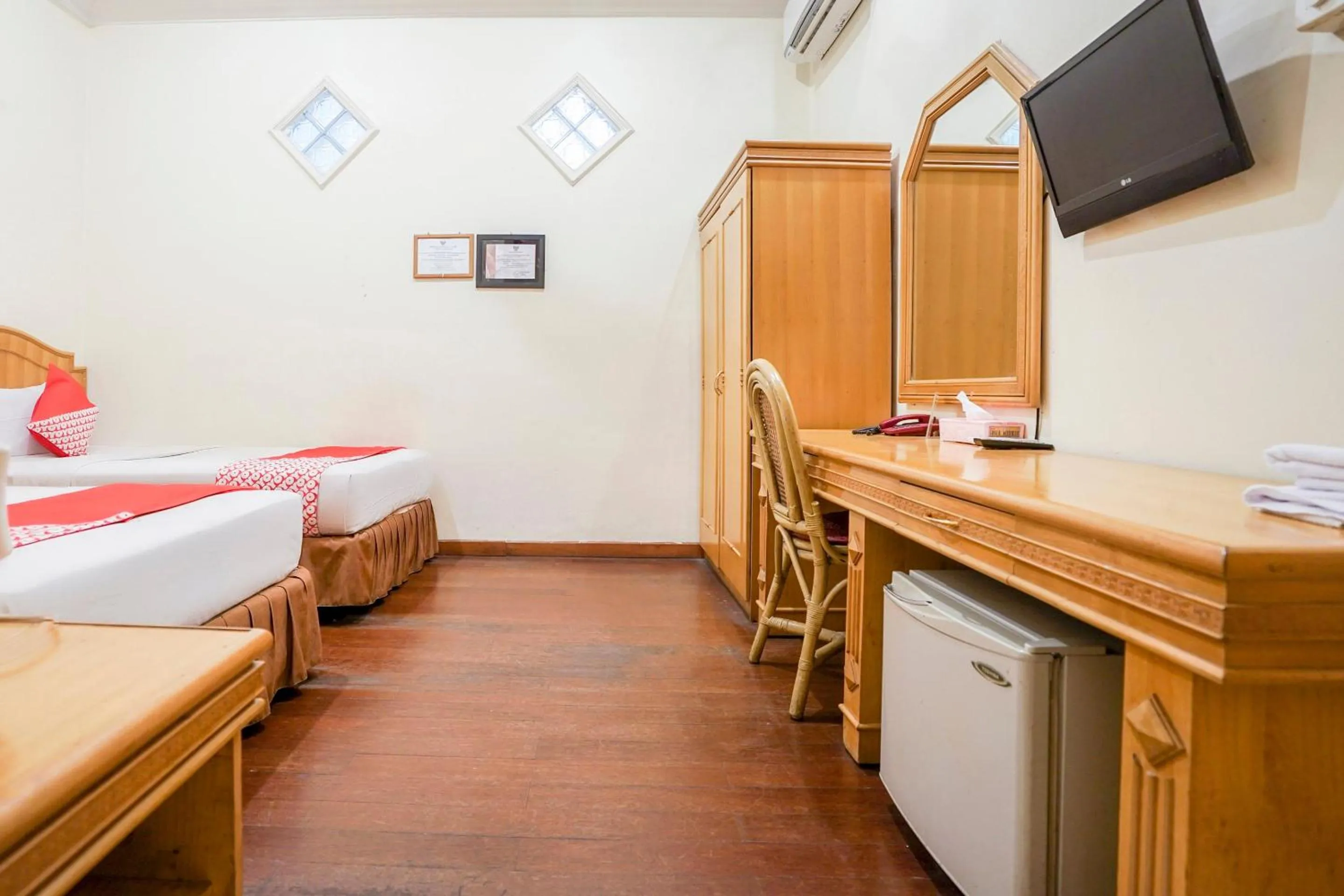 Bedroom in SUPER OYO 1173 Hotel Shofa Marwah