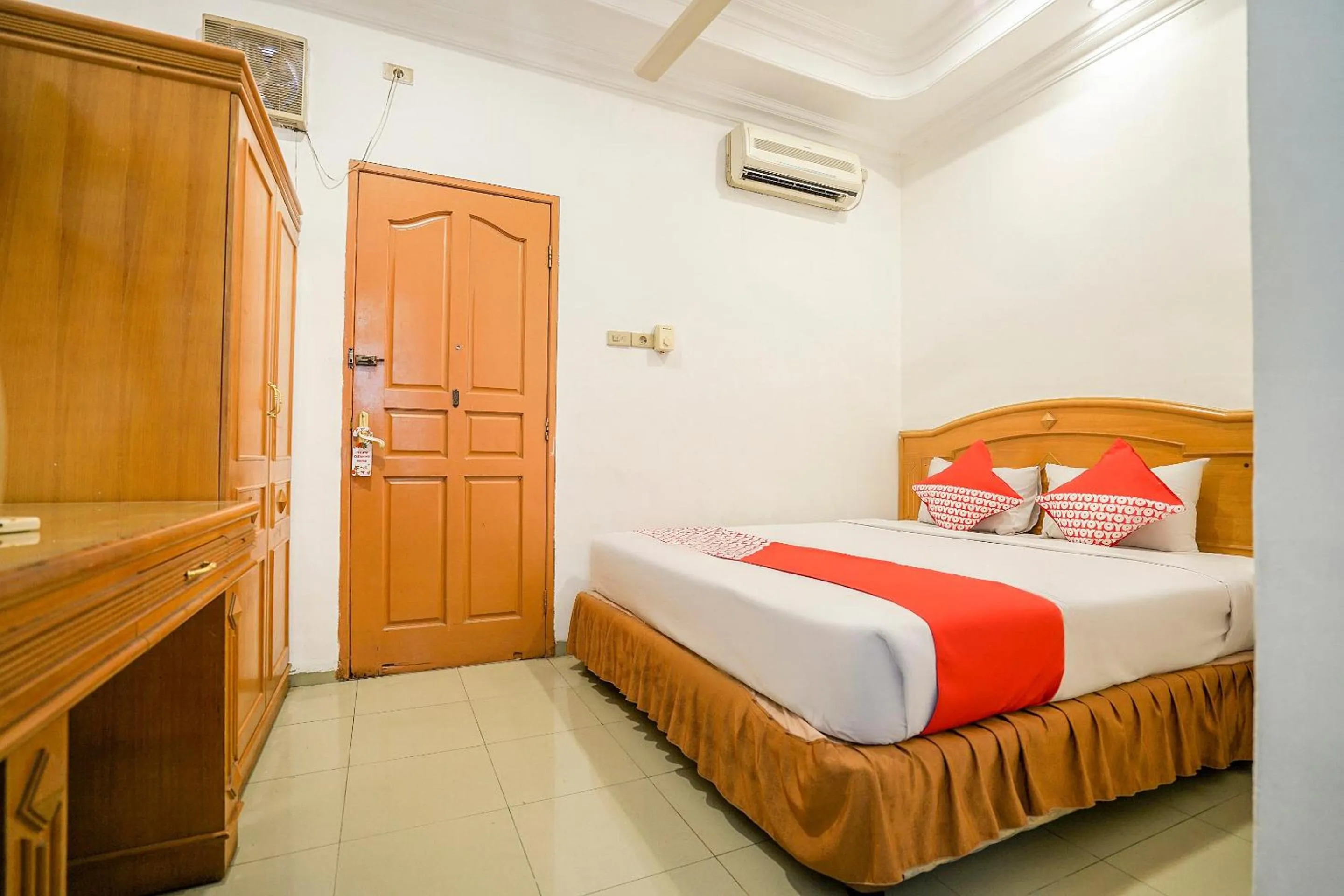 Bedroom in SUPER OYO 1173 Hotel Shofa Marwah
