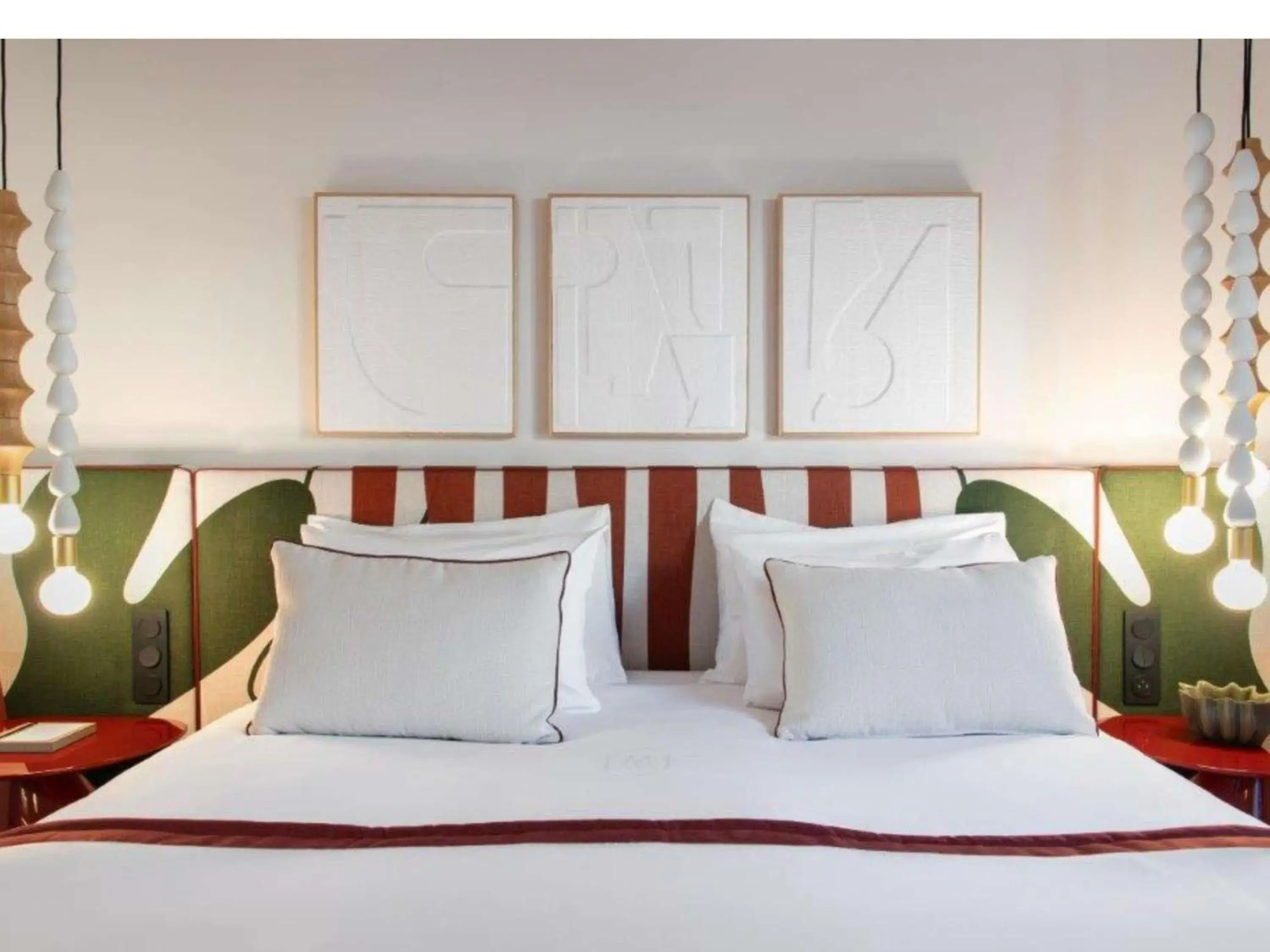 Bedroom, Bed in Grand Hôtel Roi René Aix - MGallery Collection Bedroom, Bed in Grand Hôtel Roi René Aix - MGallery Collection