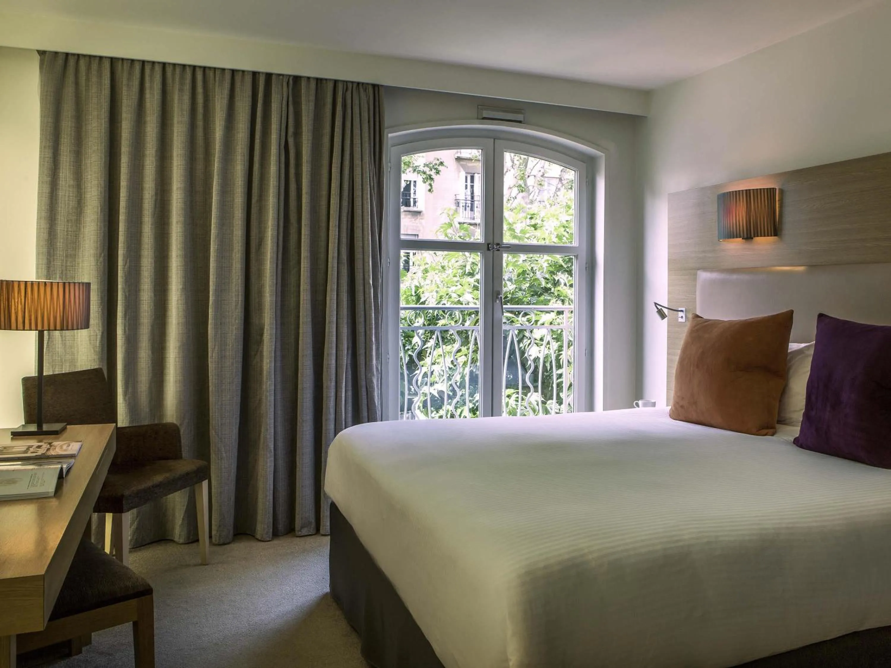 Bedroom, Bed in Grand Hôtel Roi René Aix - MGallery Collection