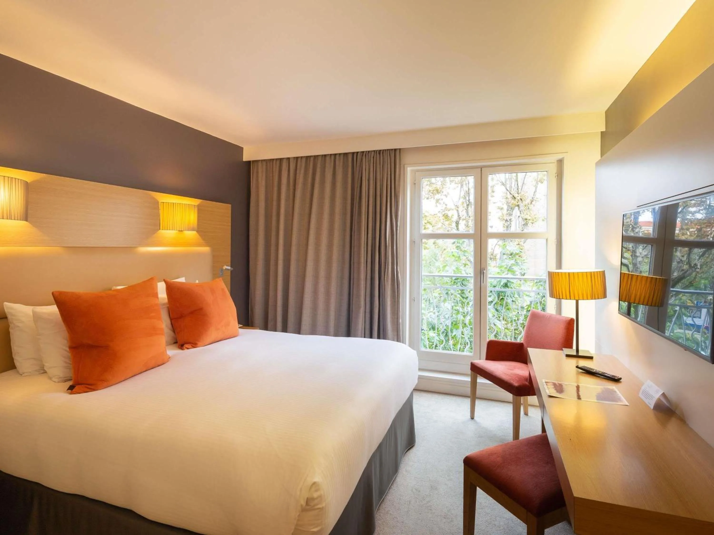 Bedroom, Bed in Grand Hôtel Roi René Aix - MGallery Collection