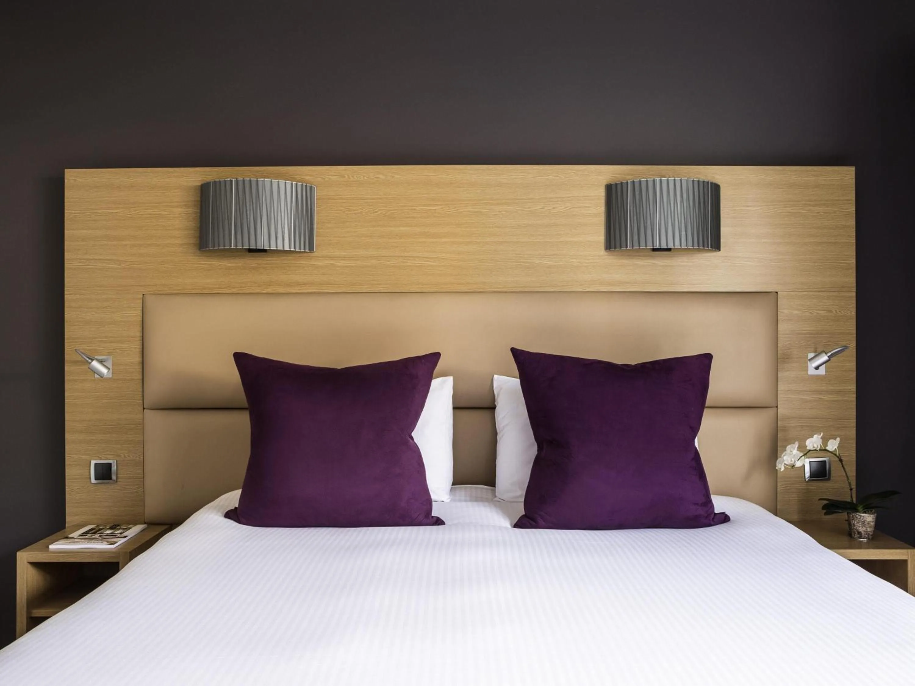 Bedroom, Bed in Grand Hôtel Roi René Aix - MGallery Collection