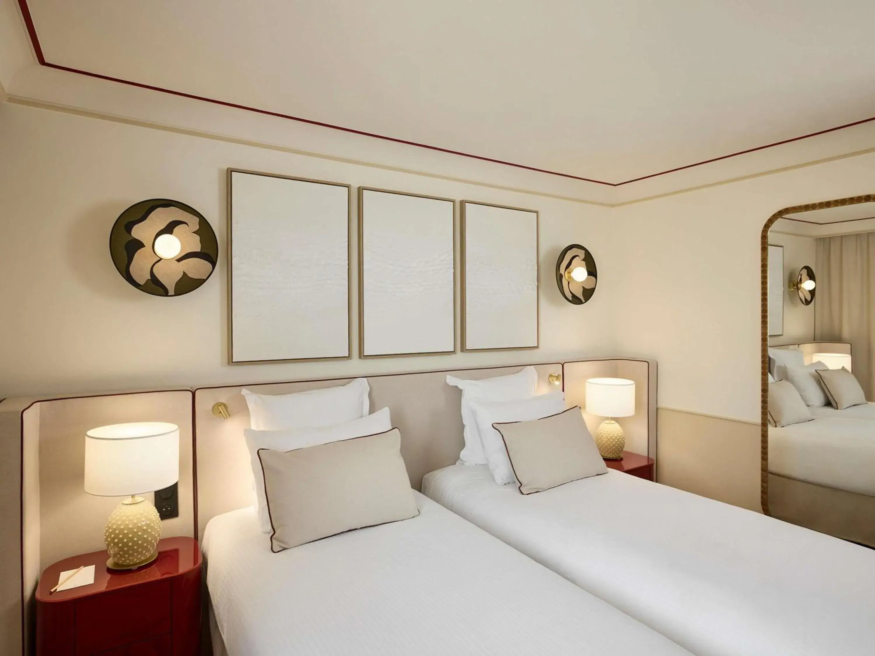 Bedroom, Bed in Grand Hôtel Roi René Aix - MGallery Collection Bedroom, Bed in Grand Hôtel Roi René Aix - MGallery Collection