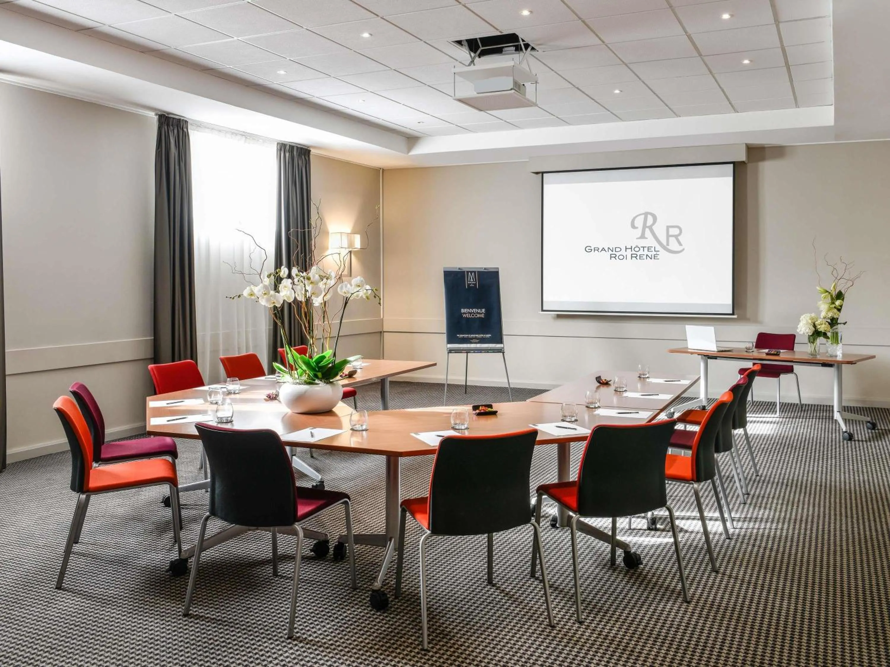 Meeting/conference room in Grand Hôtel Roi René Aix - MGallery Collection