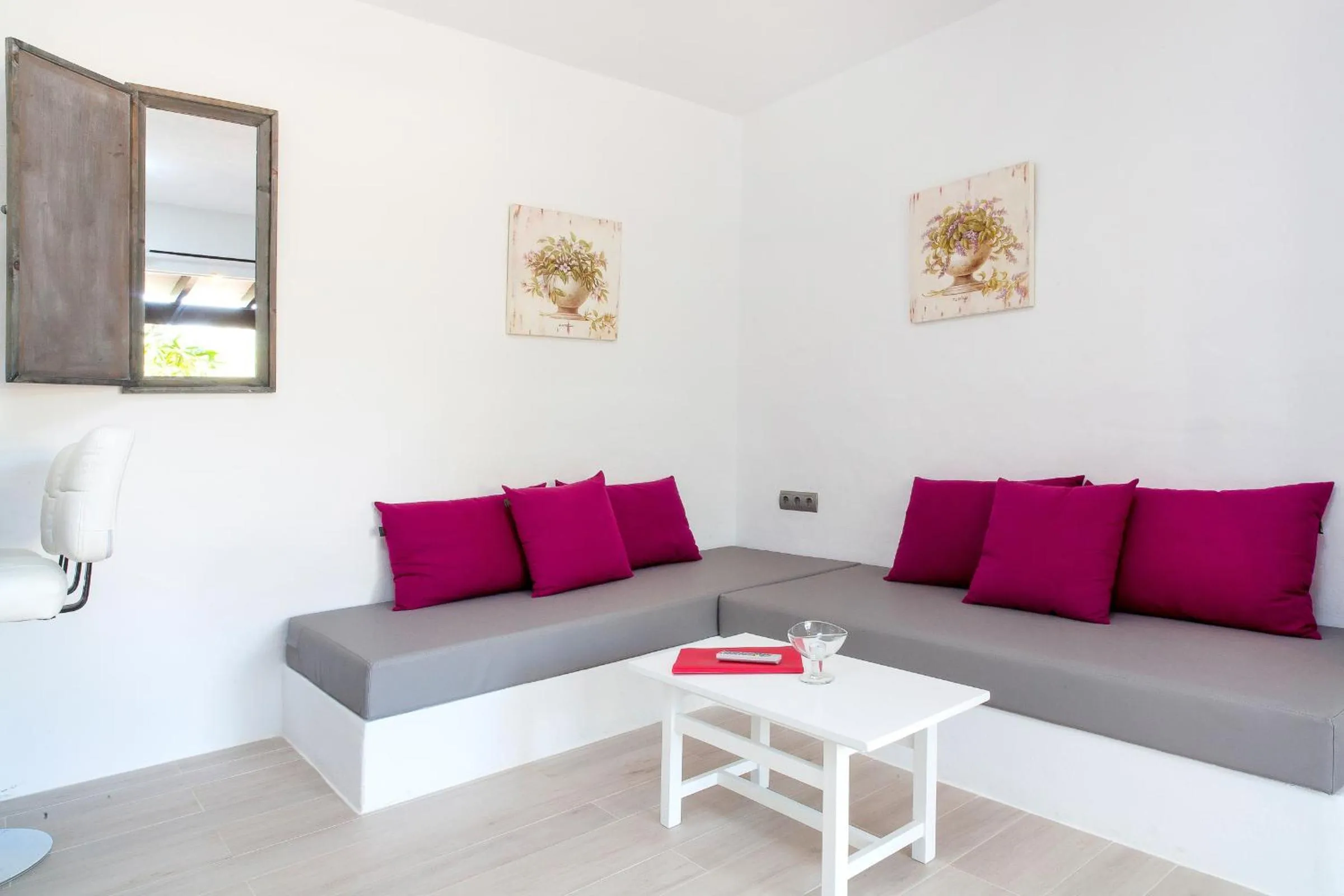 Seating area in Bungalows Sa Sargantana