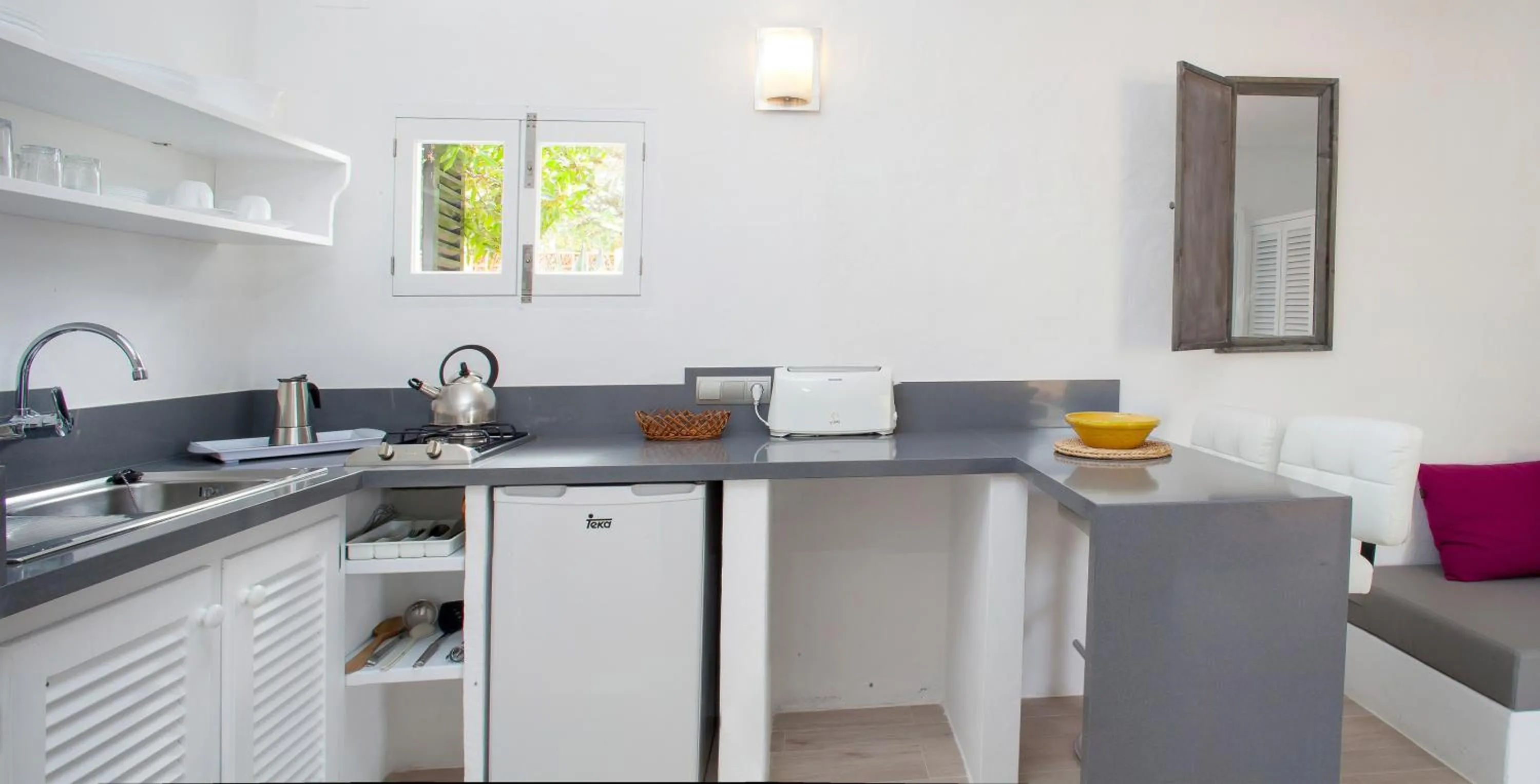 Kitchen or kitchenette in Bungalows Sa Sargantana