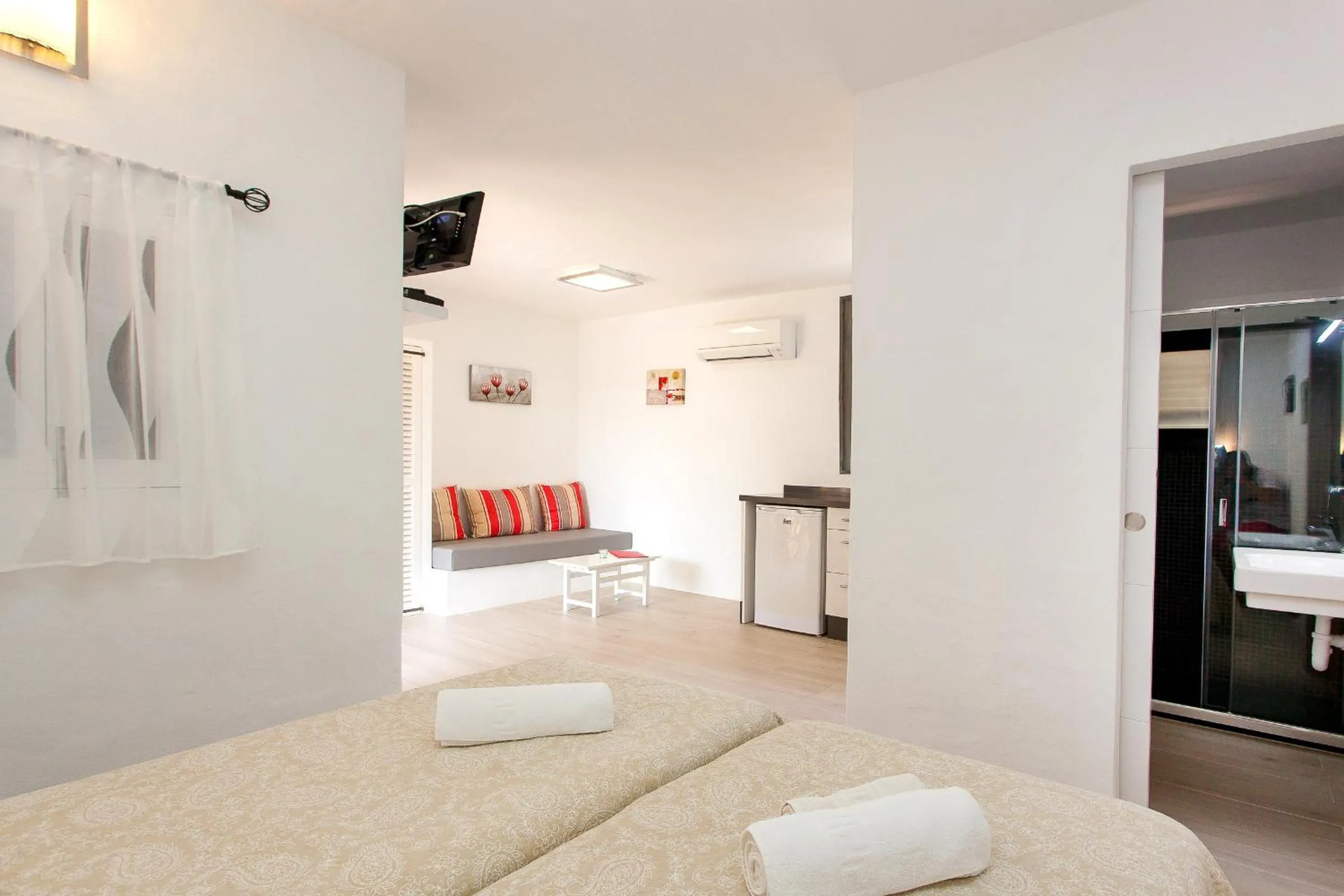 Communal lounge/ TV room, Bed in Bungalows Sa Sargantana