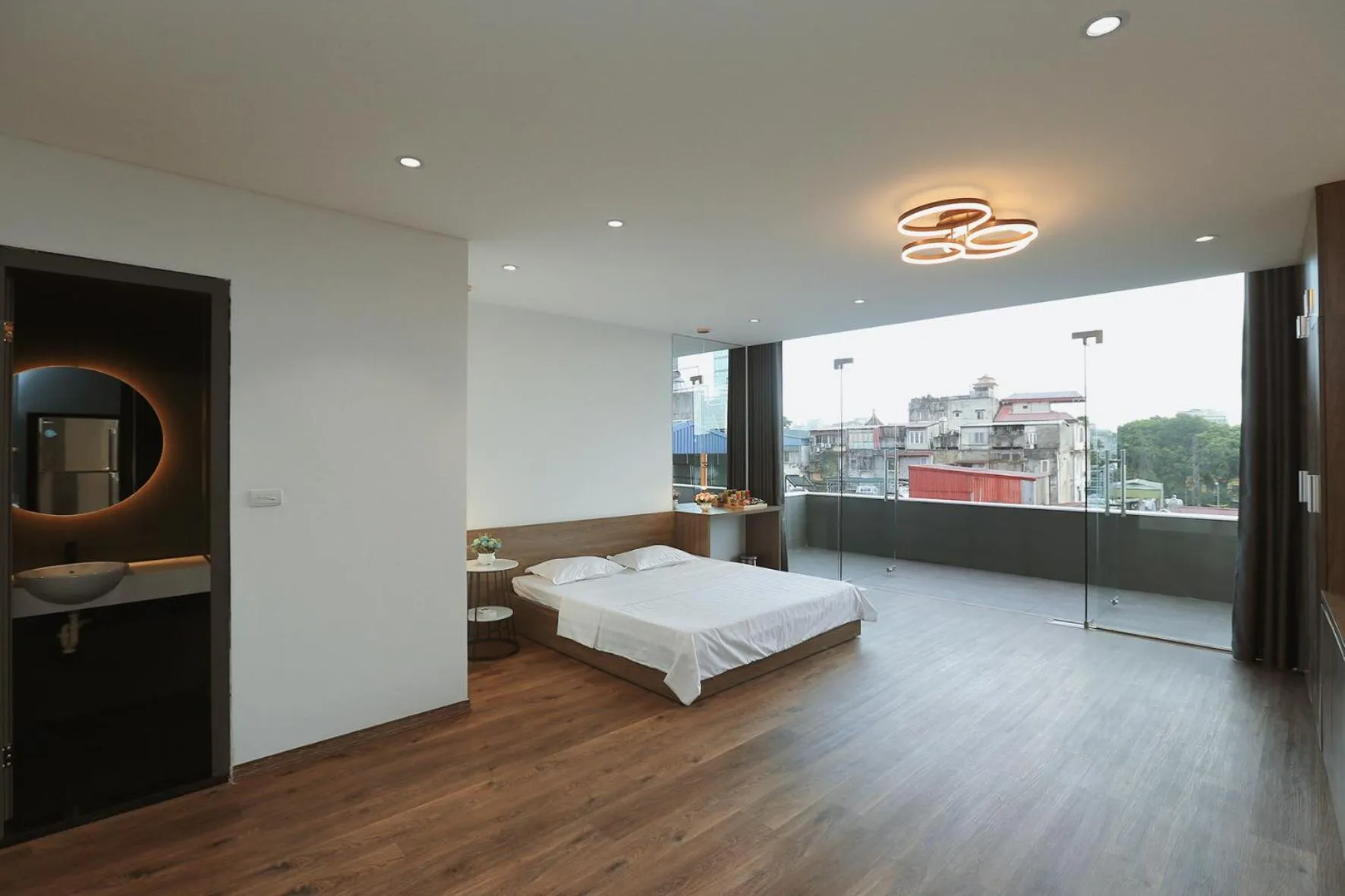 Balcony/Terrace, Bed in BH Riverside Hotel