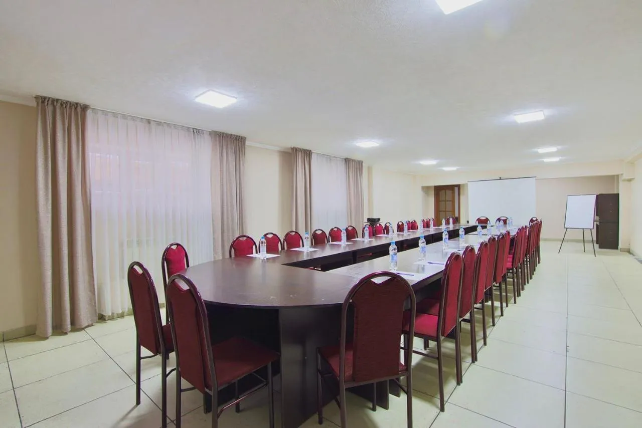 Meeting/conference room in Altamira Hotel