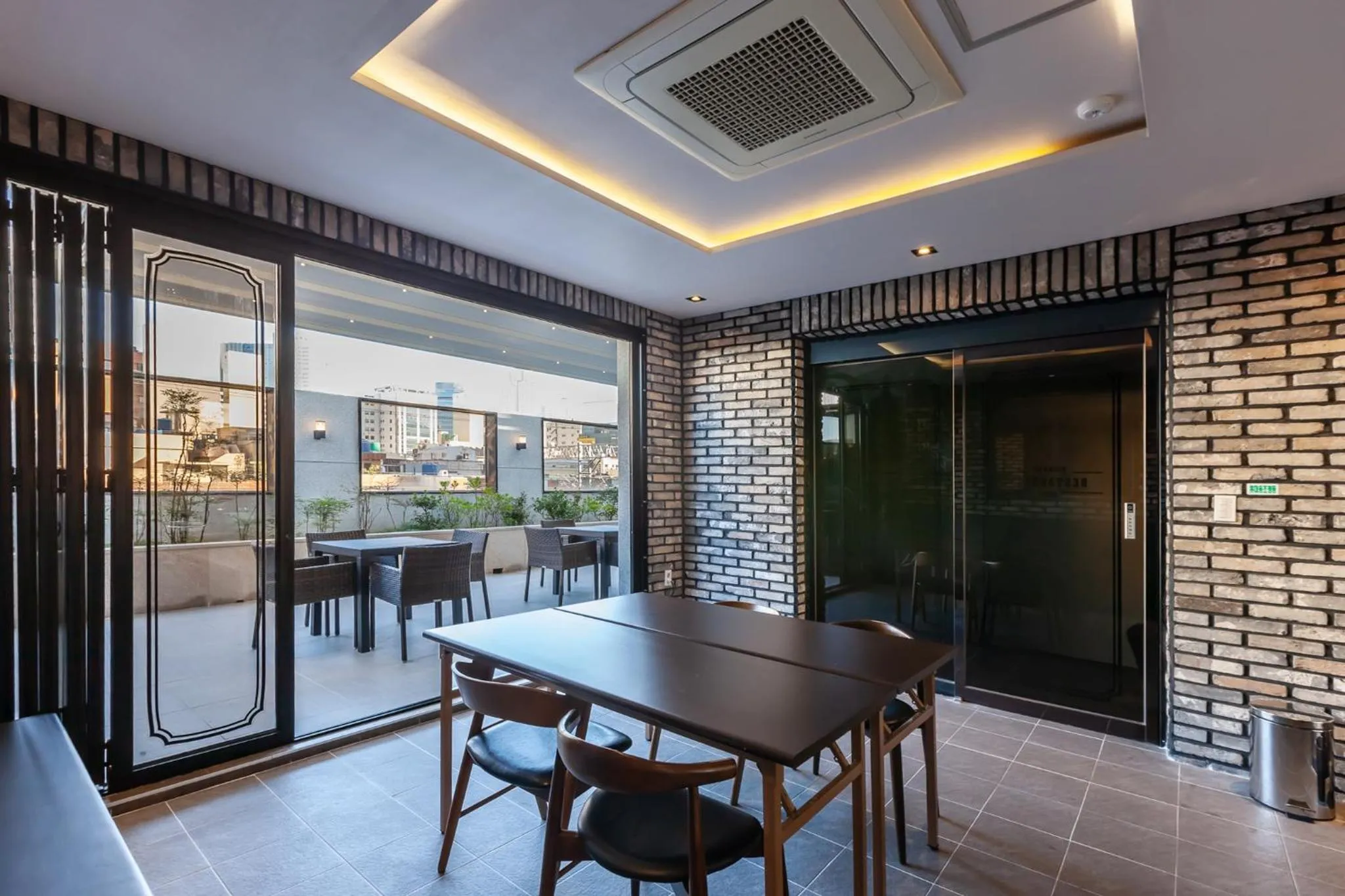 Lounge or bar in Beomil Brown Dot Hotel