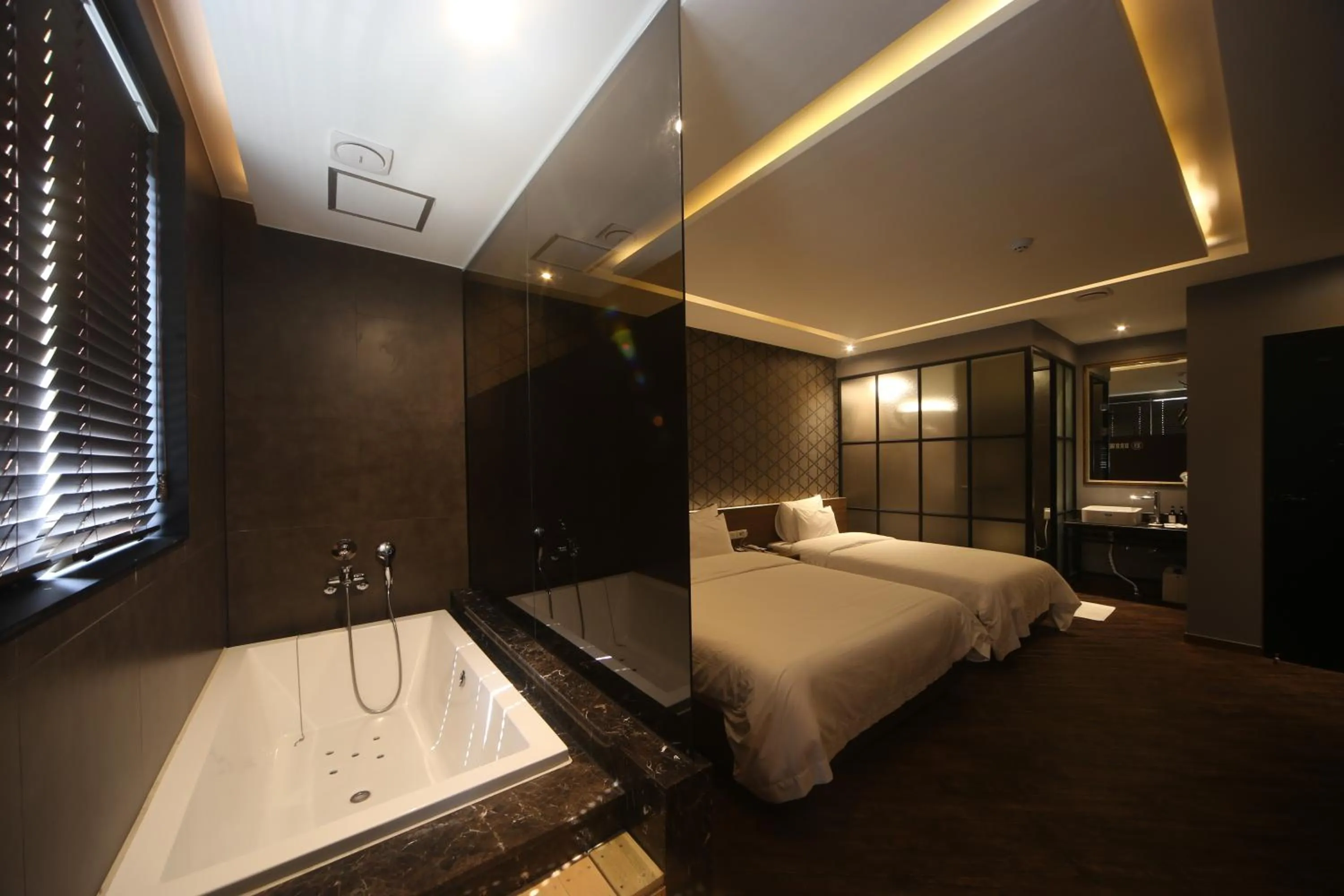 Photo of the whole room, Bed in Beomil Brown Dot Hotel