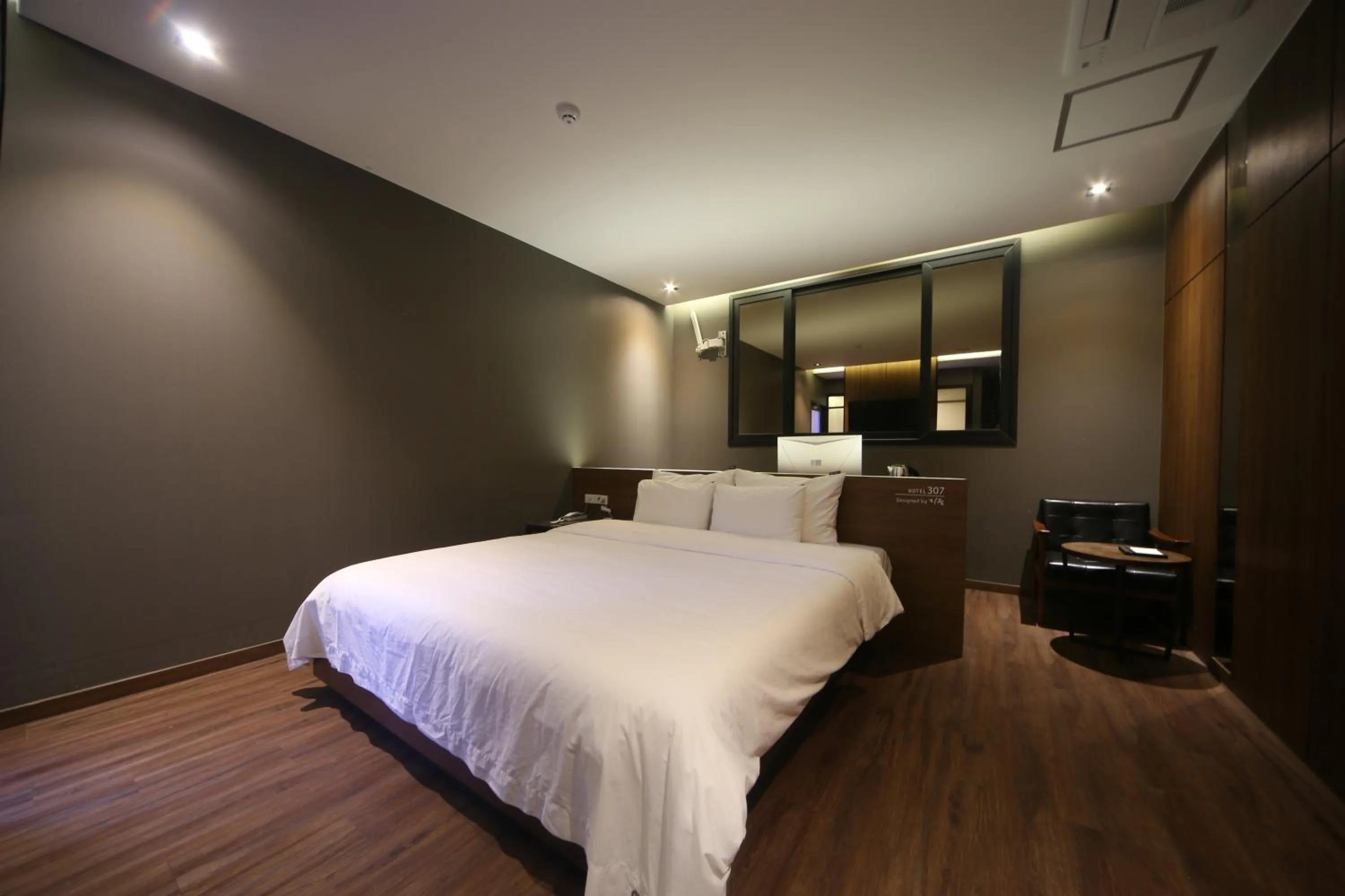 Bedroom, Bed in Beomil Brown Dot Hotel