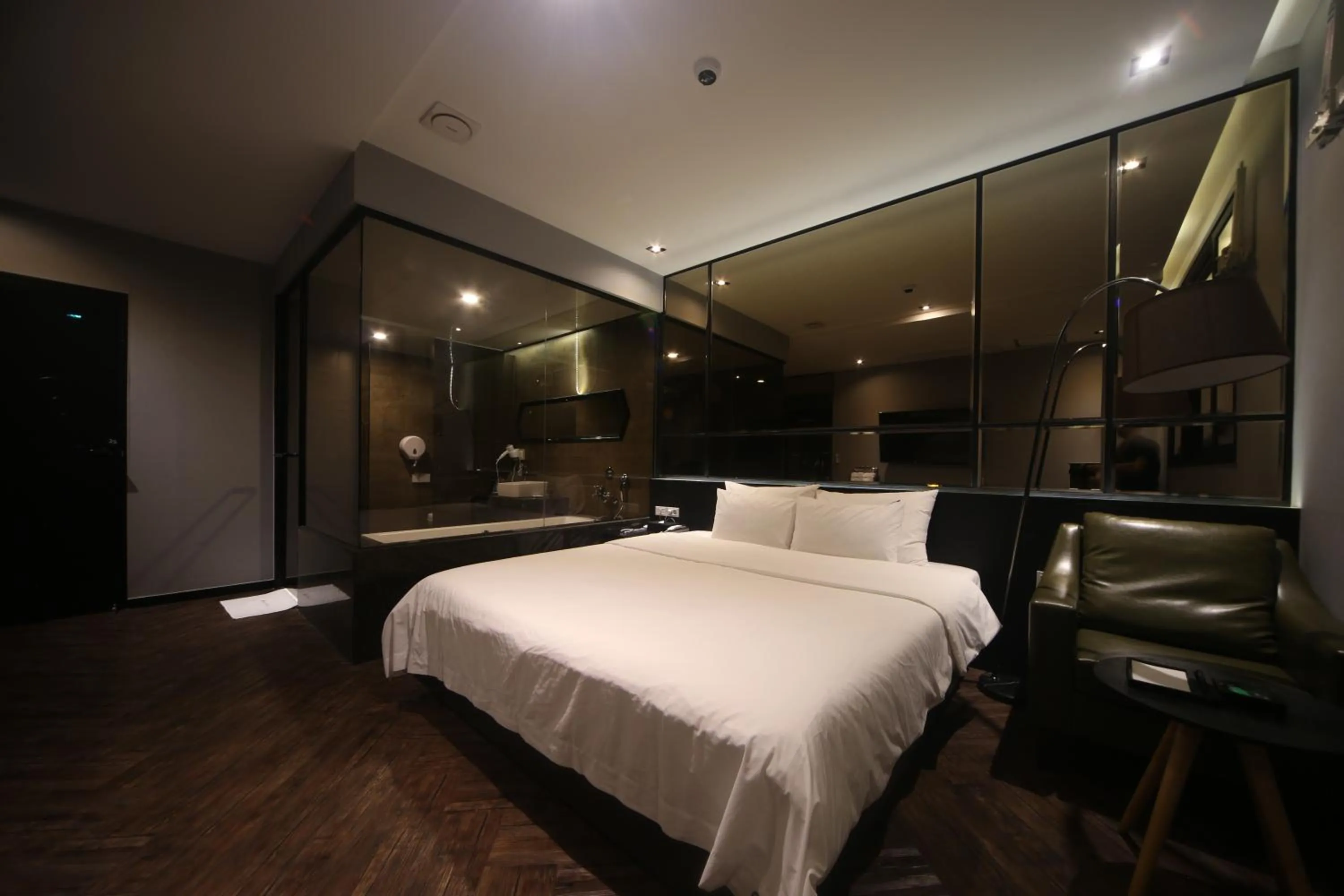 Photo of the whole room, Bed in Beomil Brown Dot Hotel