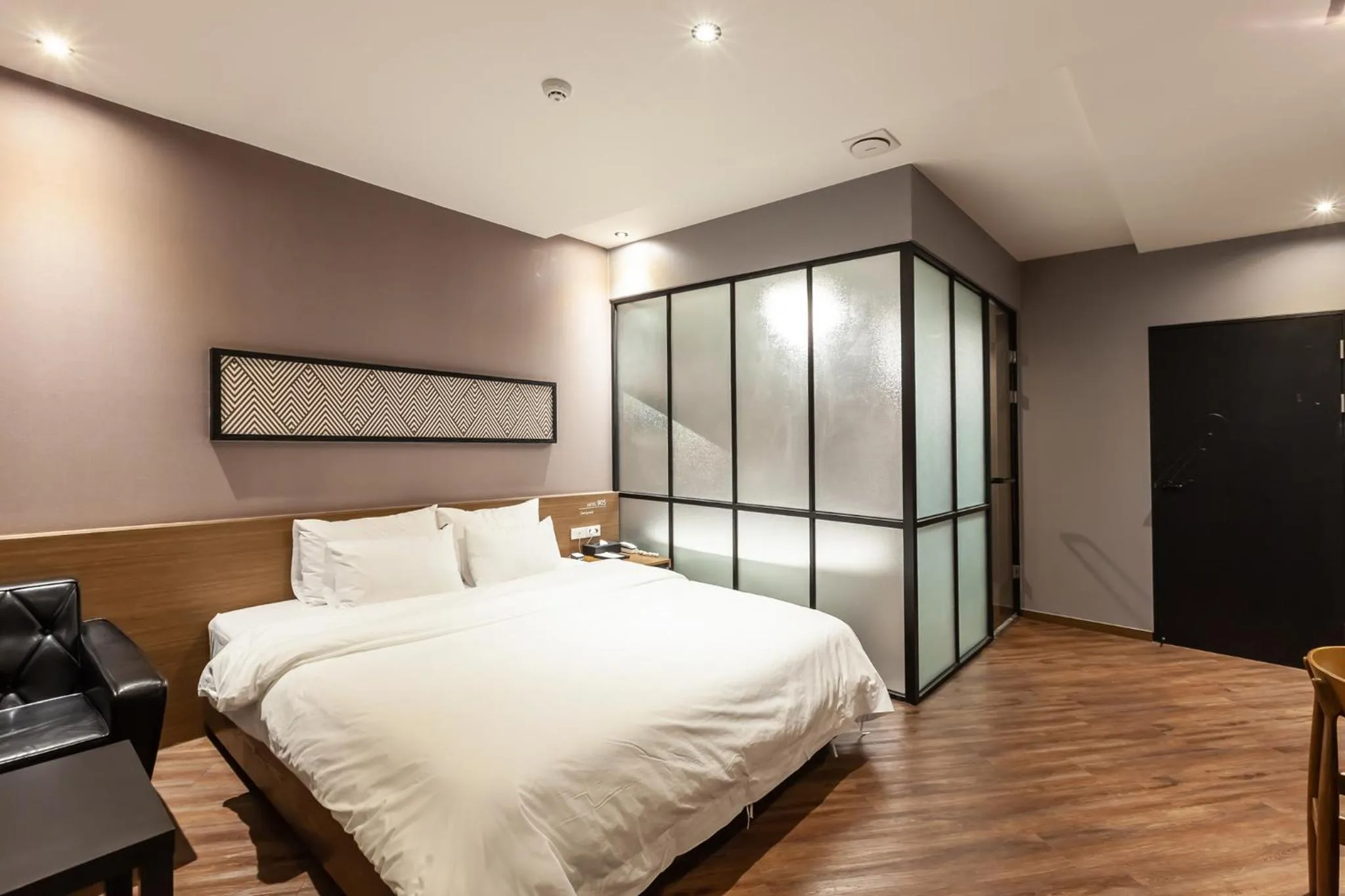 Bedroom, Bed in Beomil Brown Dot Hotel