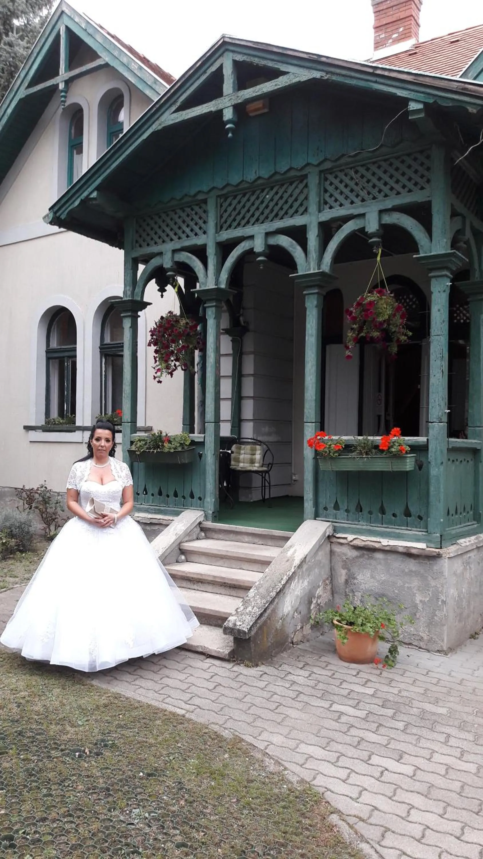 Facade/entrance in Szalay Villa