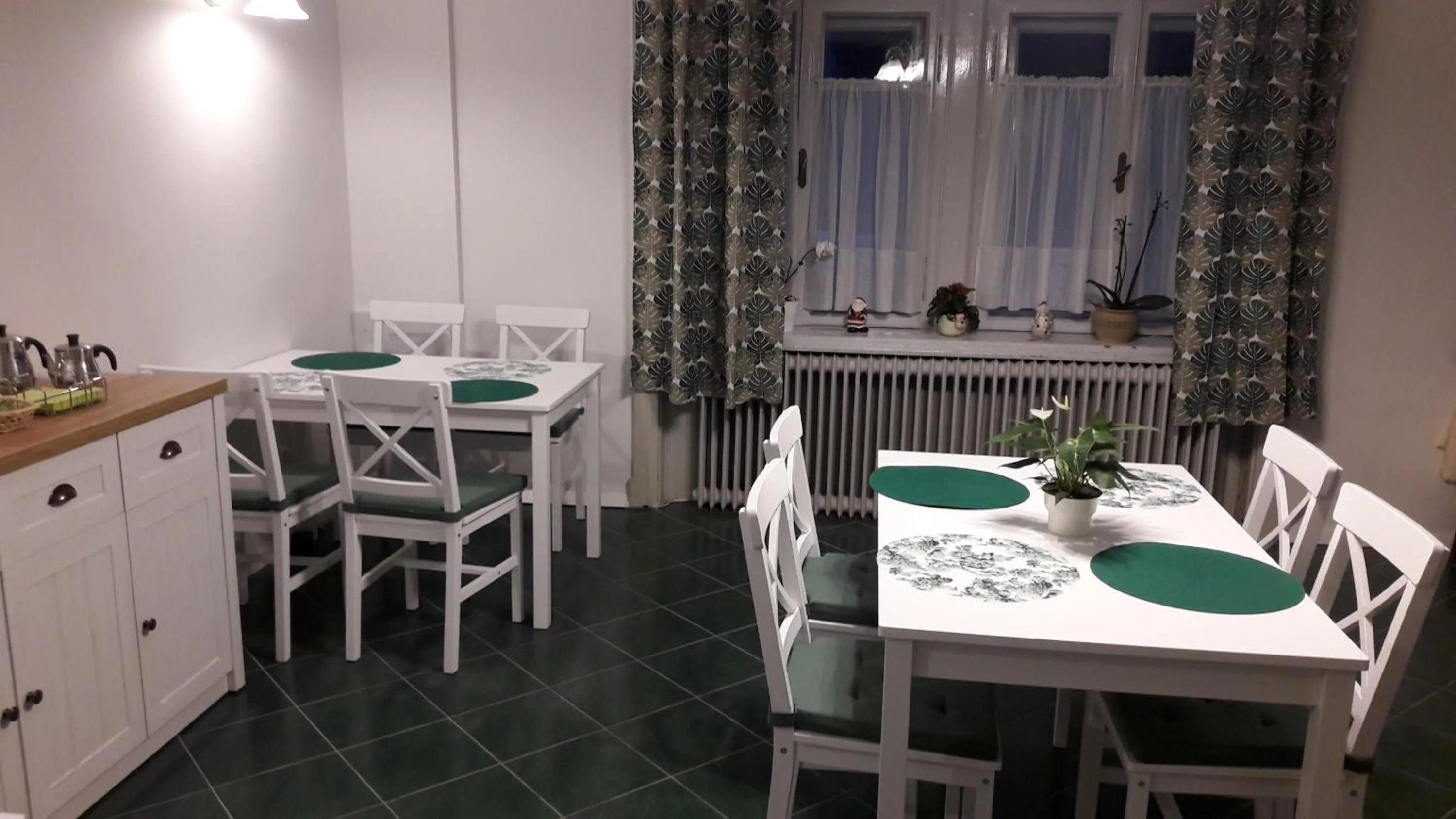 Restaurant/places to eat in Szalay Villa