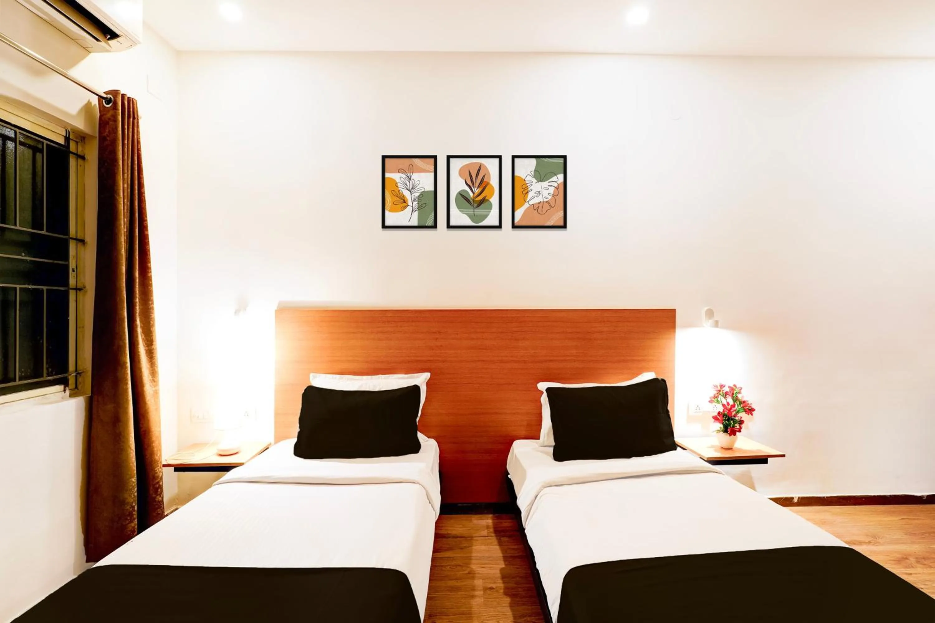 Bedroom in Super Townhouse Jayanagar