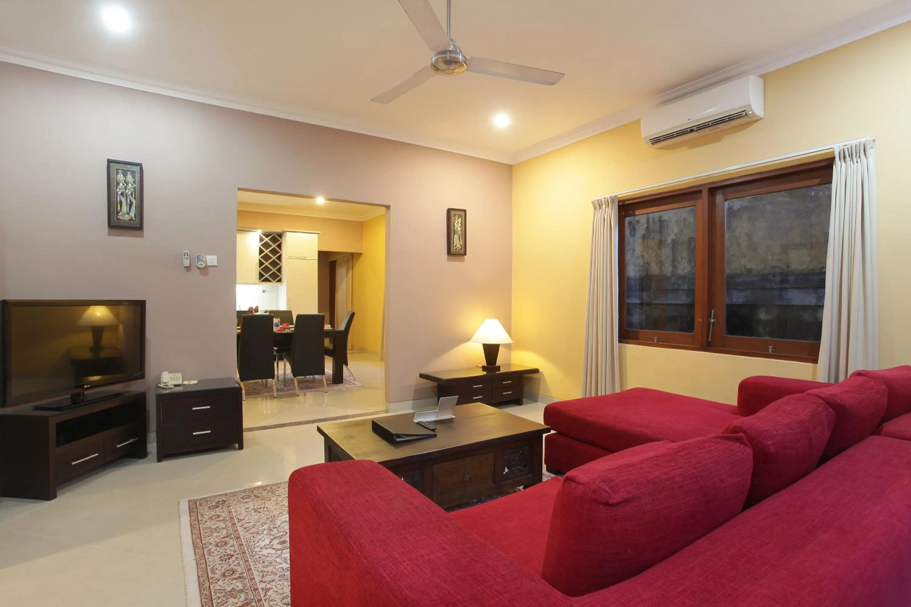 TV and multimedia in Peninsula Beach Resort