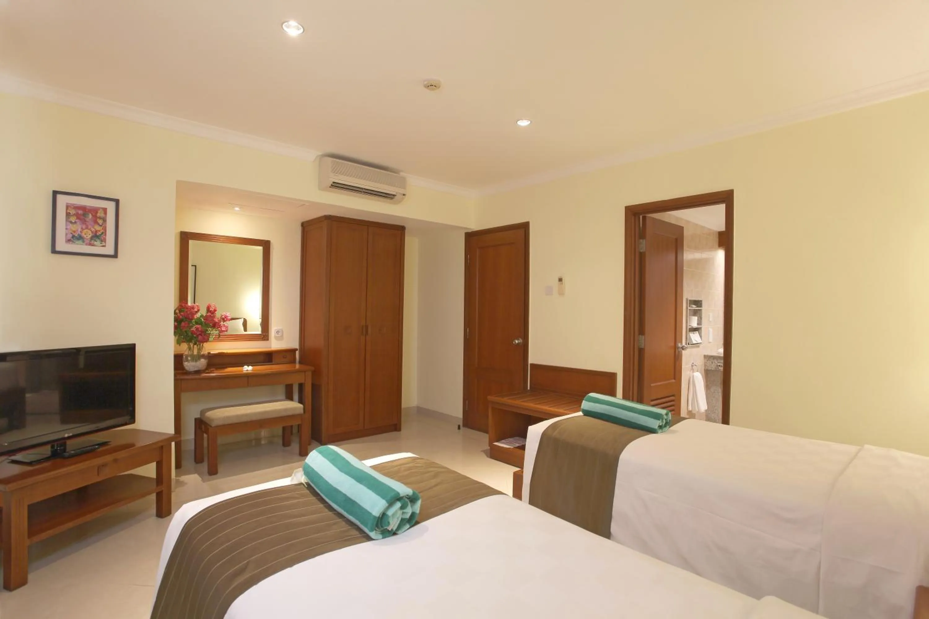 Bed in Peninsula Beach Resort