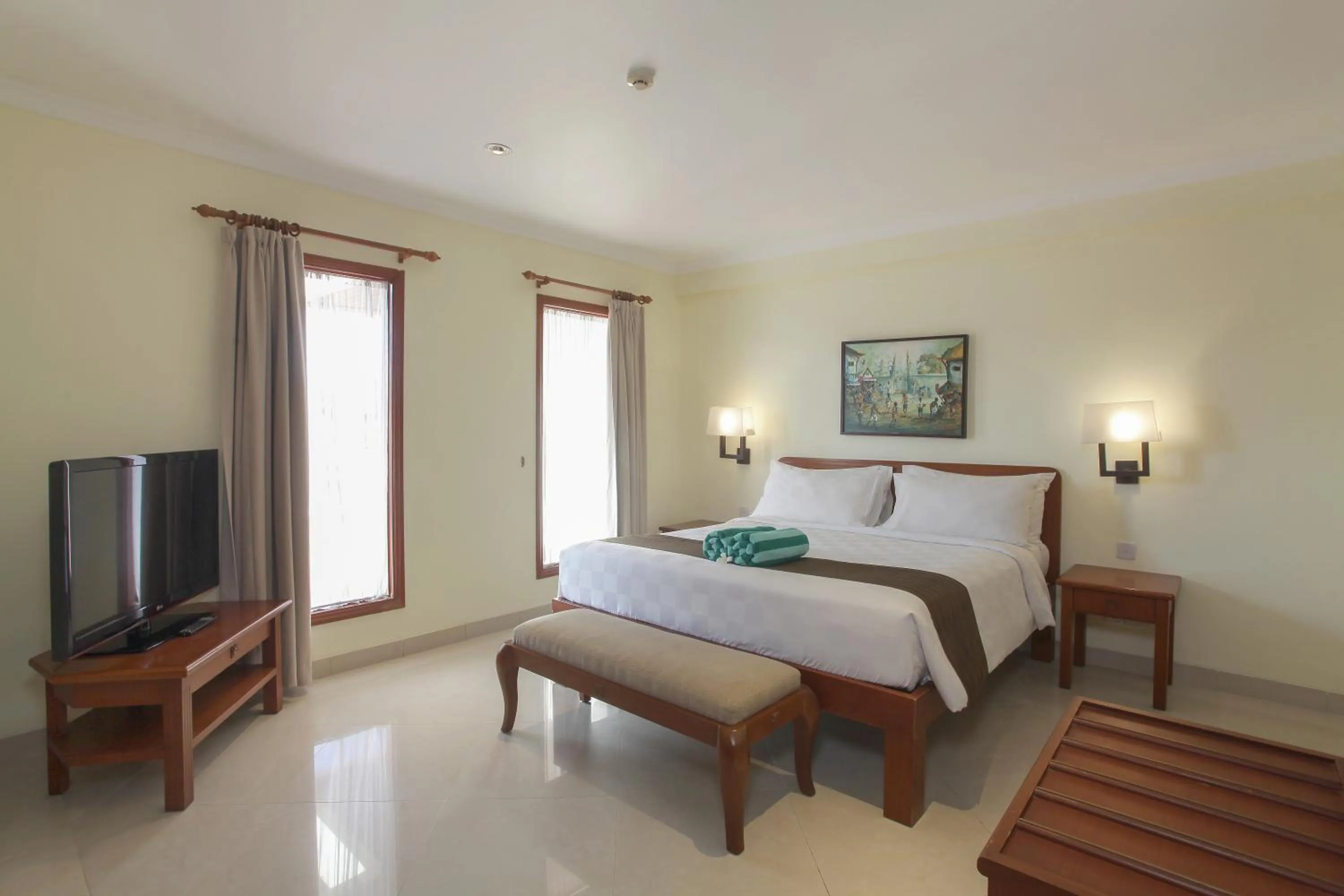 Bed in Peninsula Beach Resort