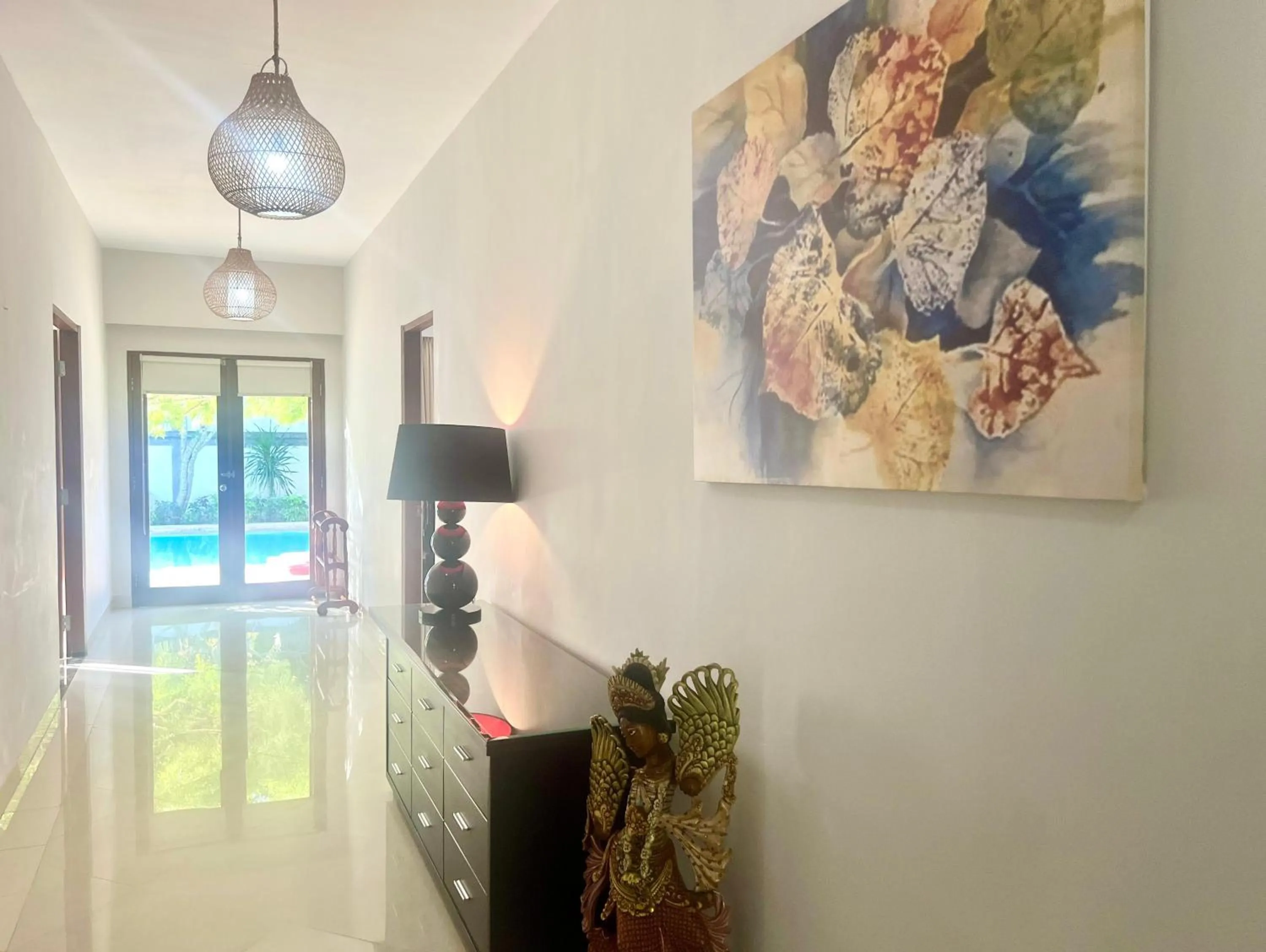 Decorative detail in Peninsula Beach Resort