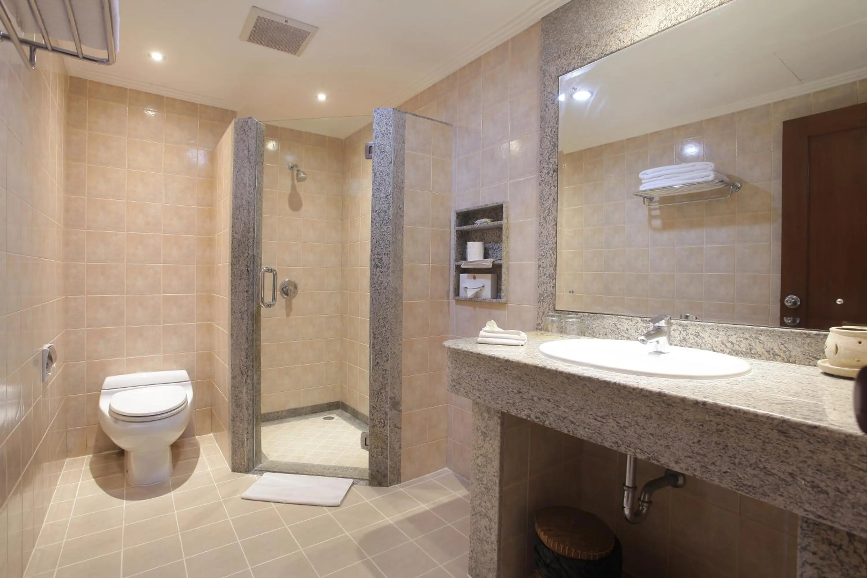 Shower in Peninsula Beach Resort