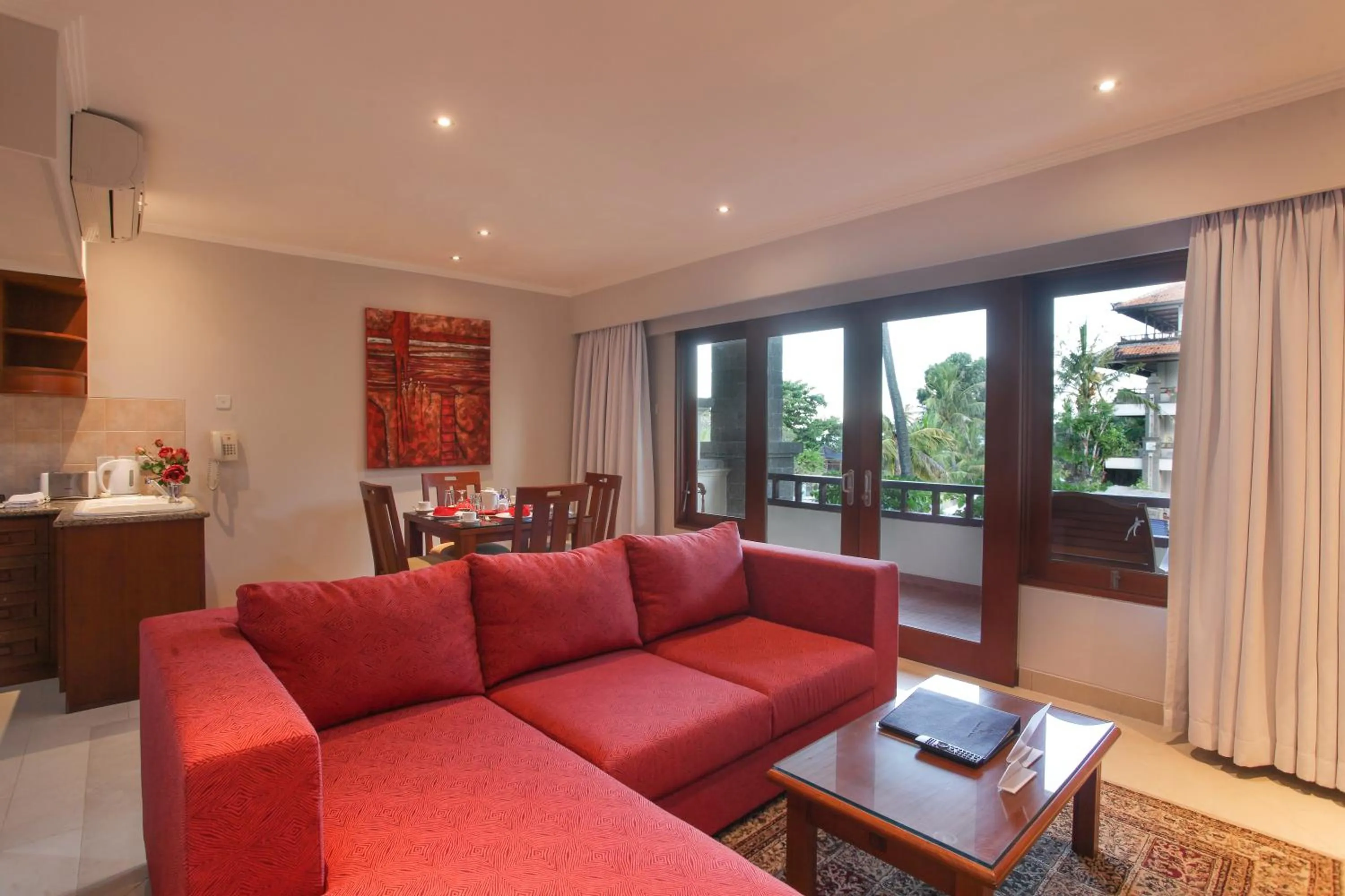 Living room in Peninsula Beach Resort