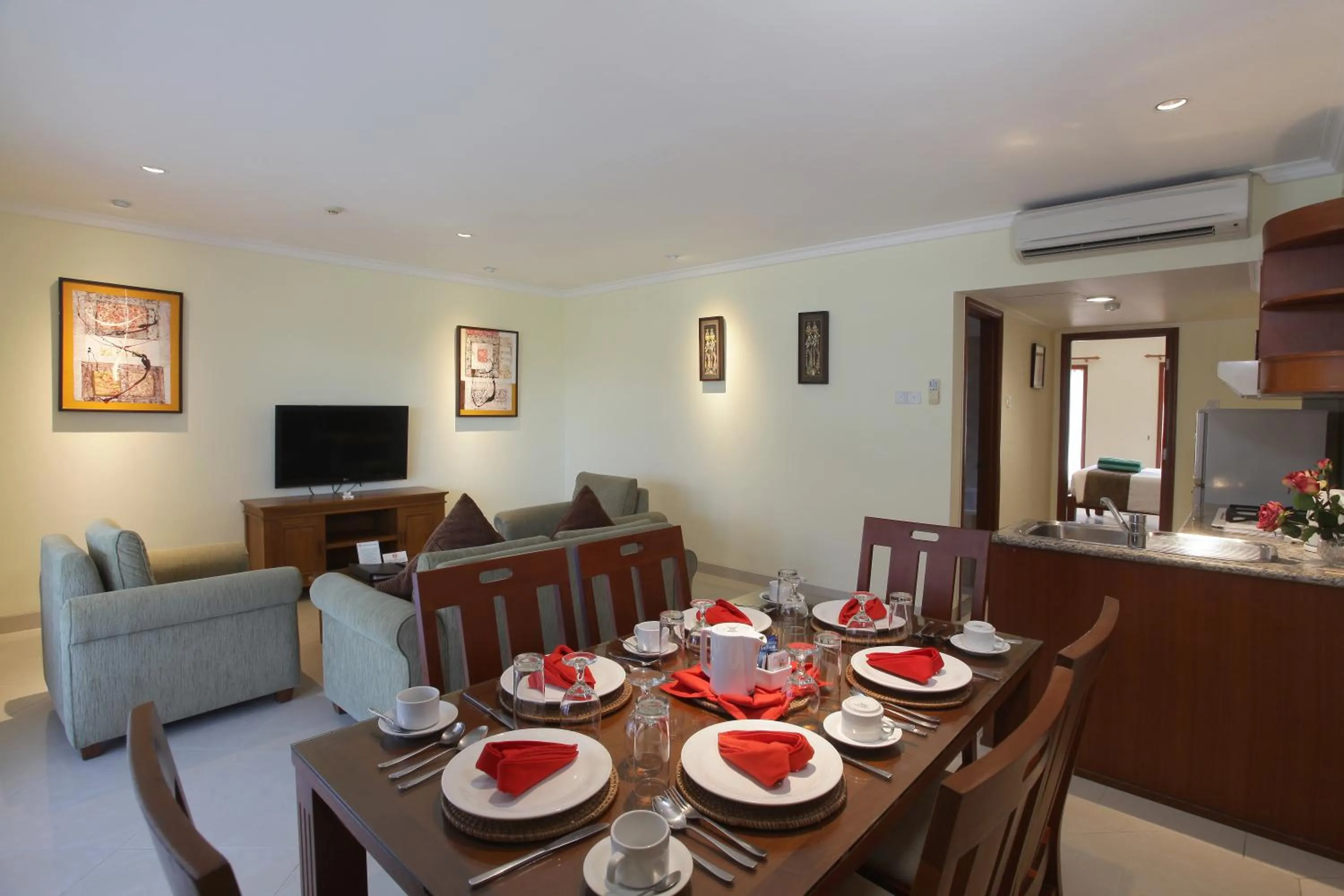 TV and multimedia in Peninsula Beach Resort