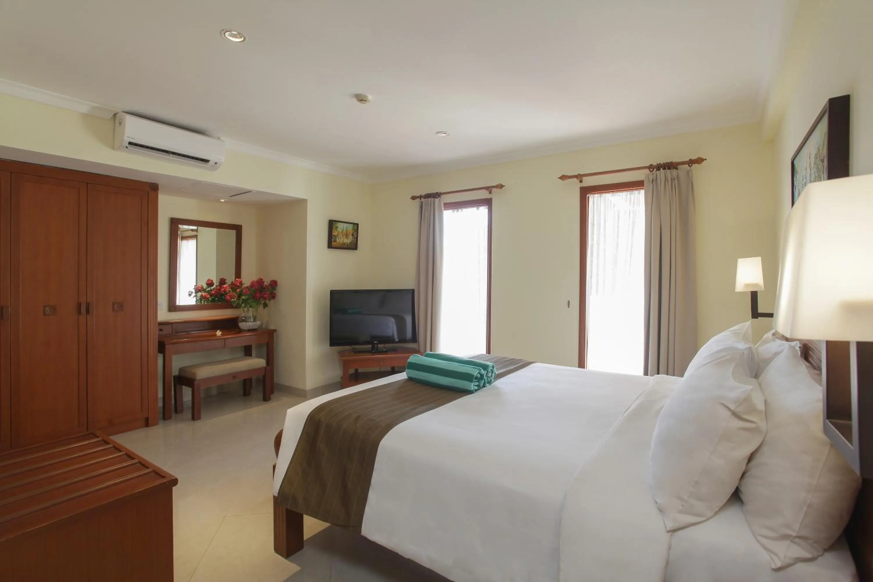 Bed in Peninsula Beach Resort