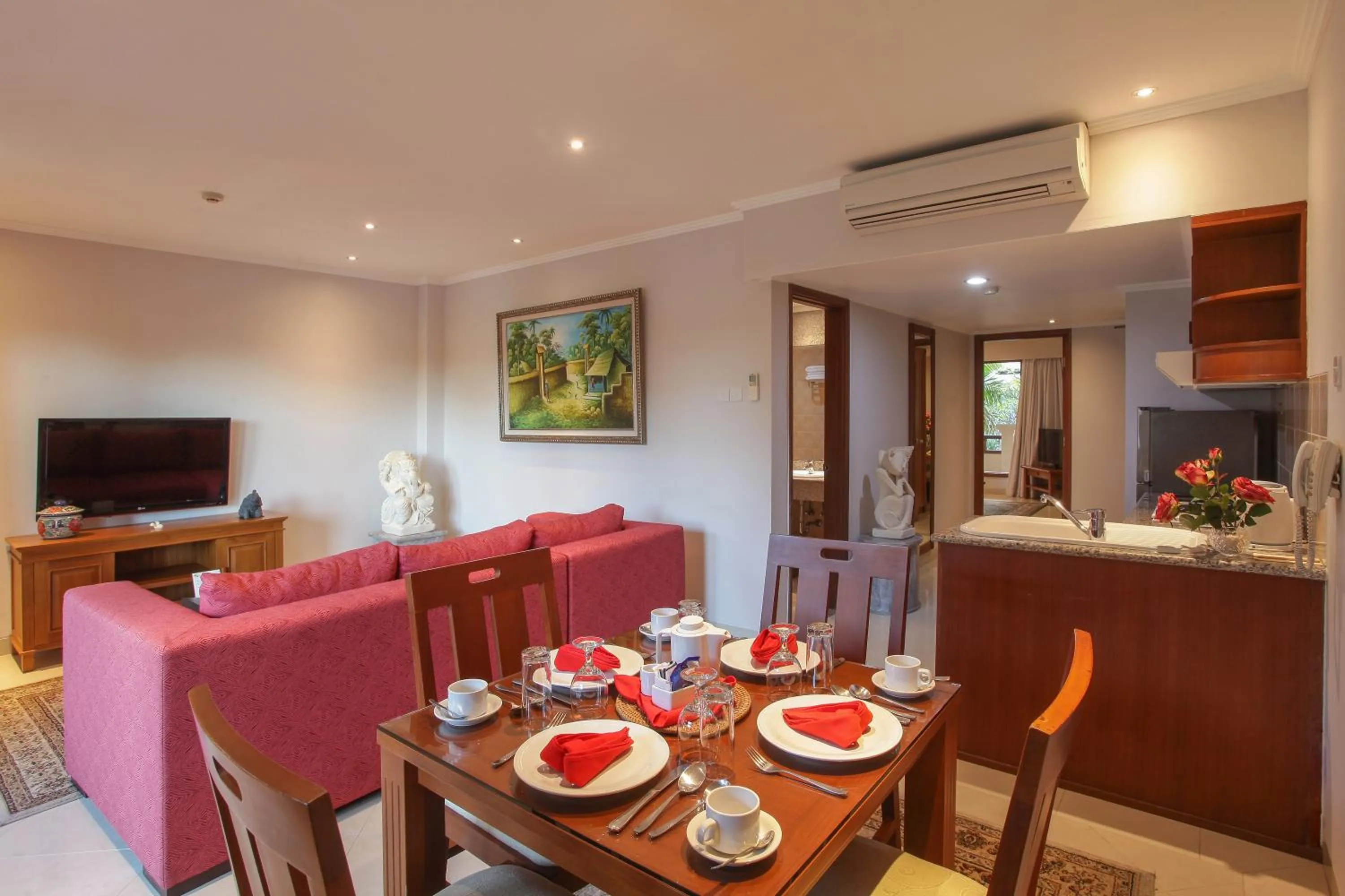 TV and multimedia in Peninsula Beach Resort