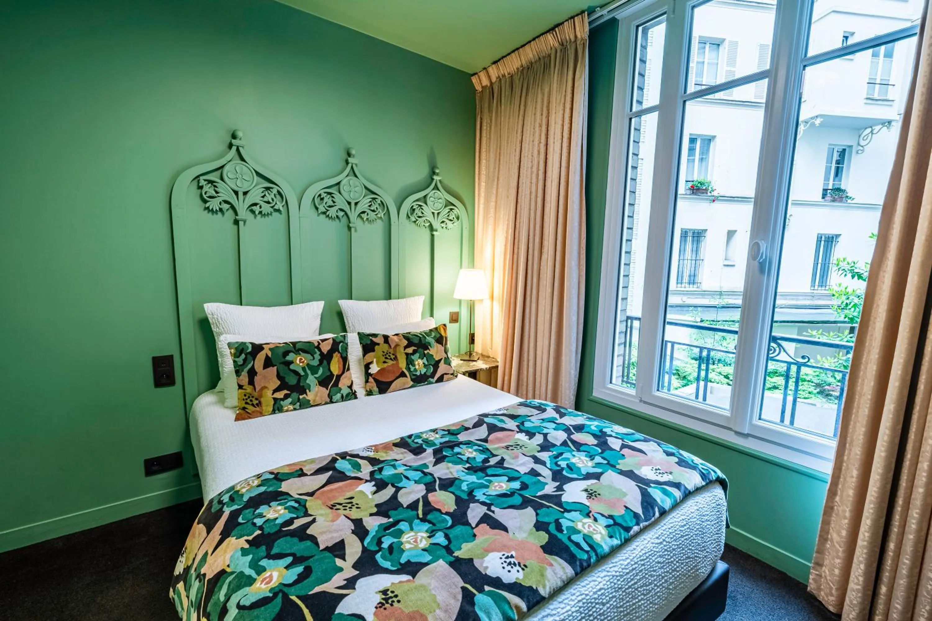 Bed in Hotel Villa Nicolo - Tour Eiffel