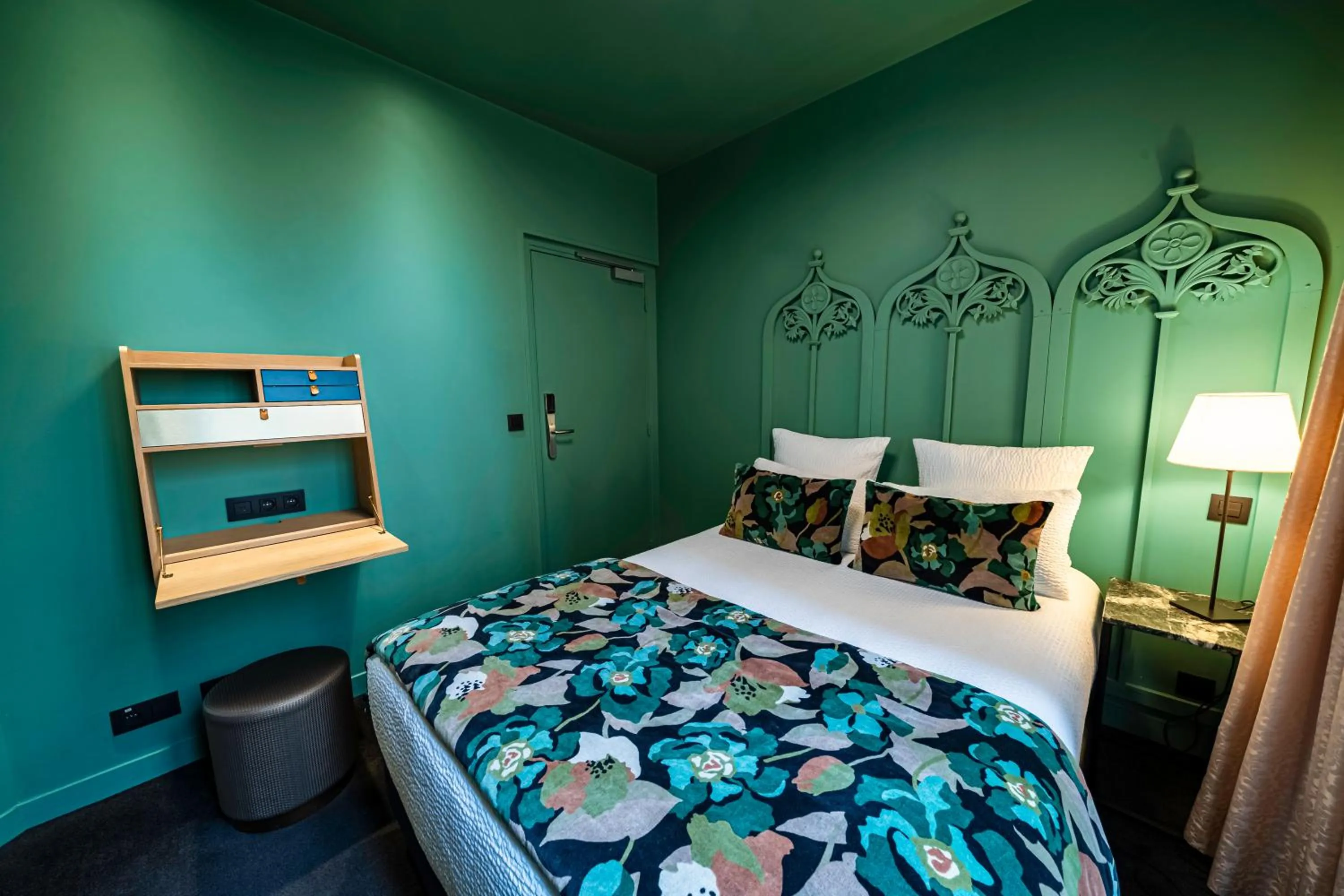 Bed in Hotel Villa Nicolo - Tour Eiffel