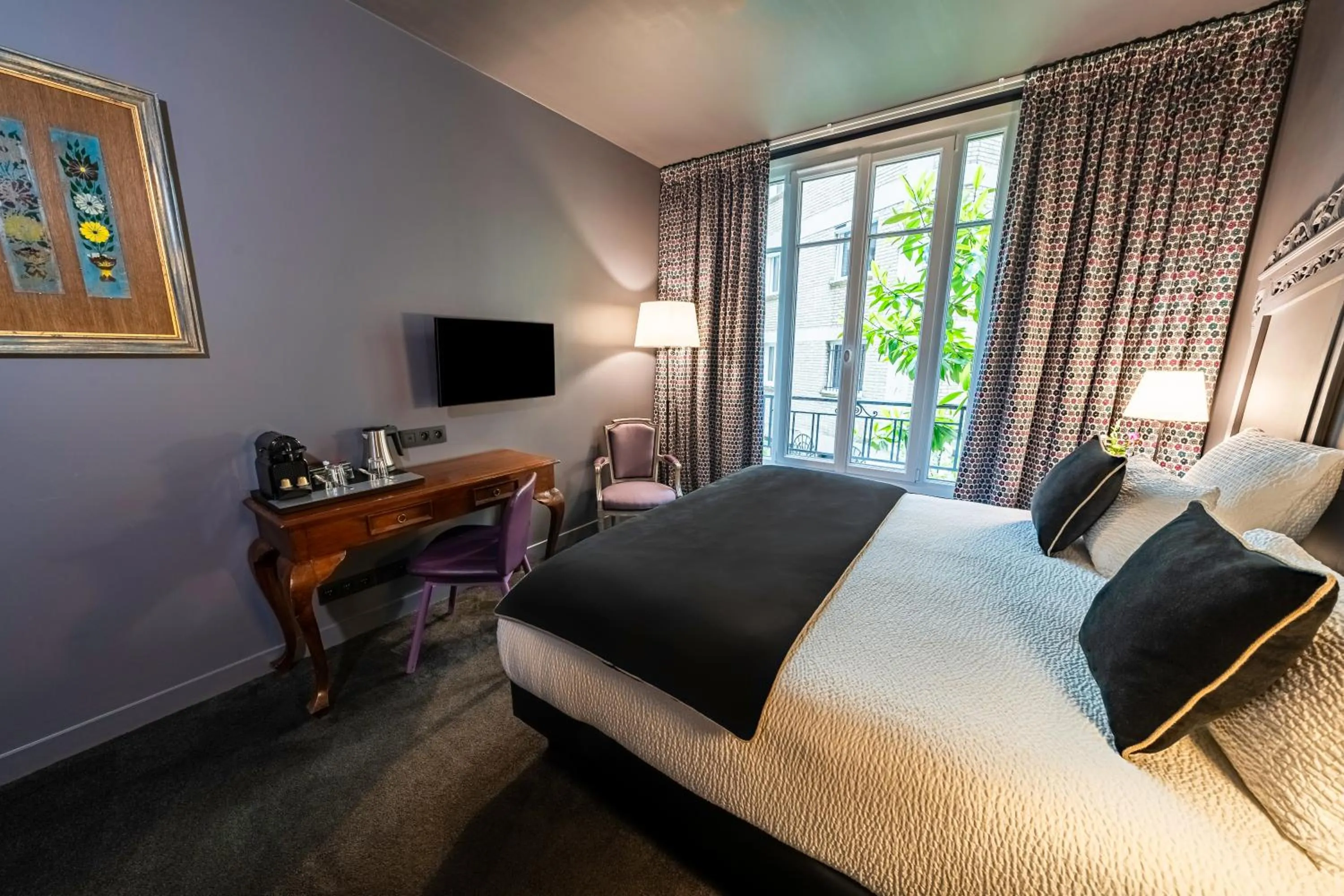 Bed in Hotel Villa Nicolo - Tour Eiffel