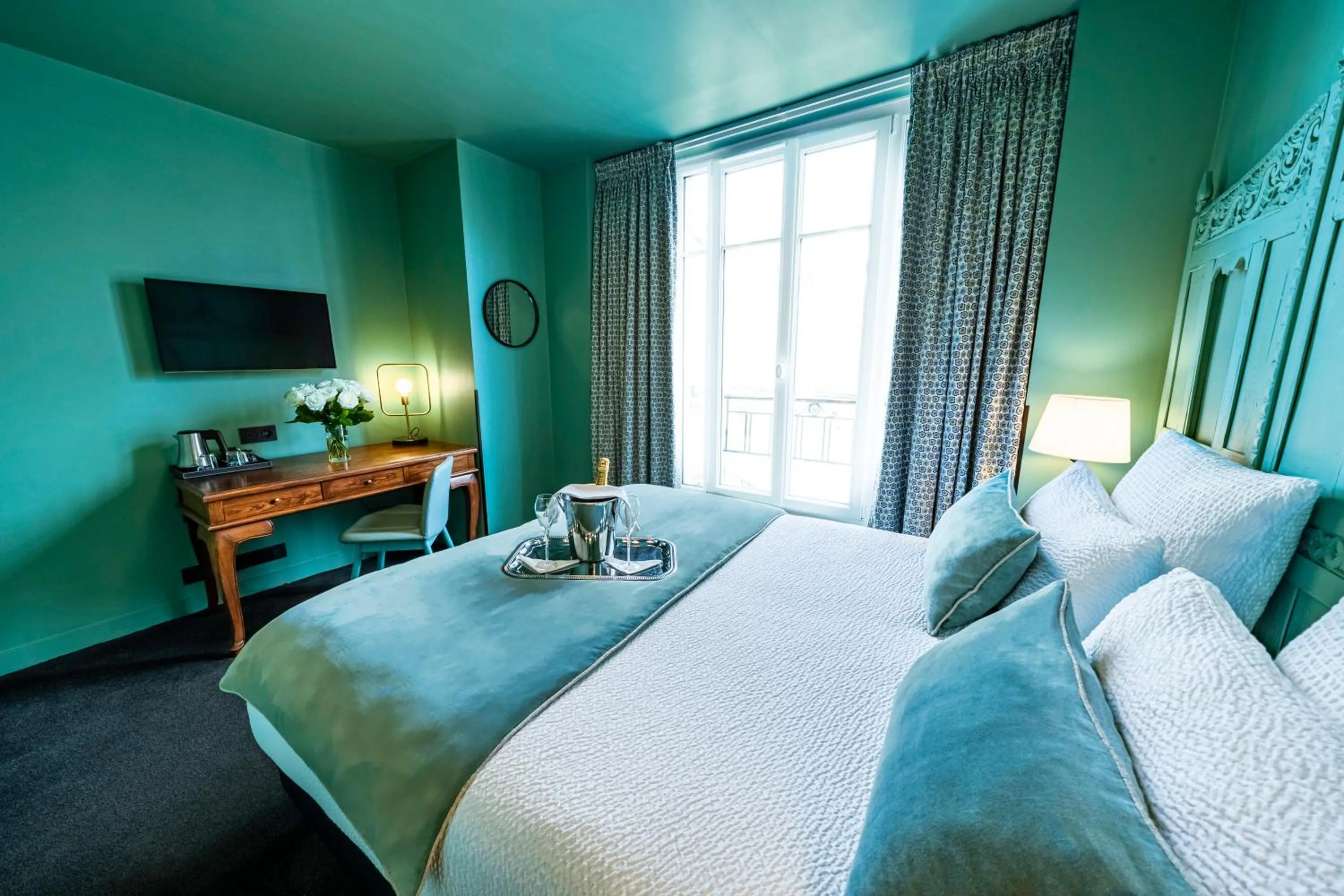 Bed in Hotel Villa Nicolo - Tour Eiffel