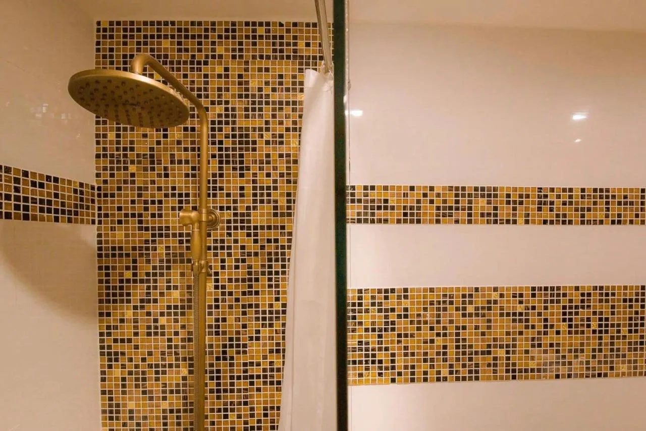 Bathroom in Full House Condotel - Căn hộ 606 Dalat Center