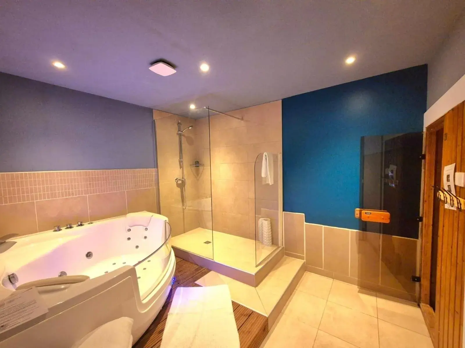Suite with Sauna in Hôtel des Argousiers Suite with Sauna in Hôtel des Argousiers
