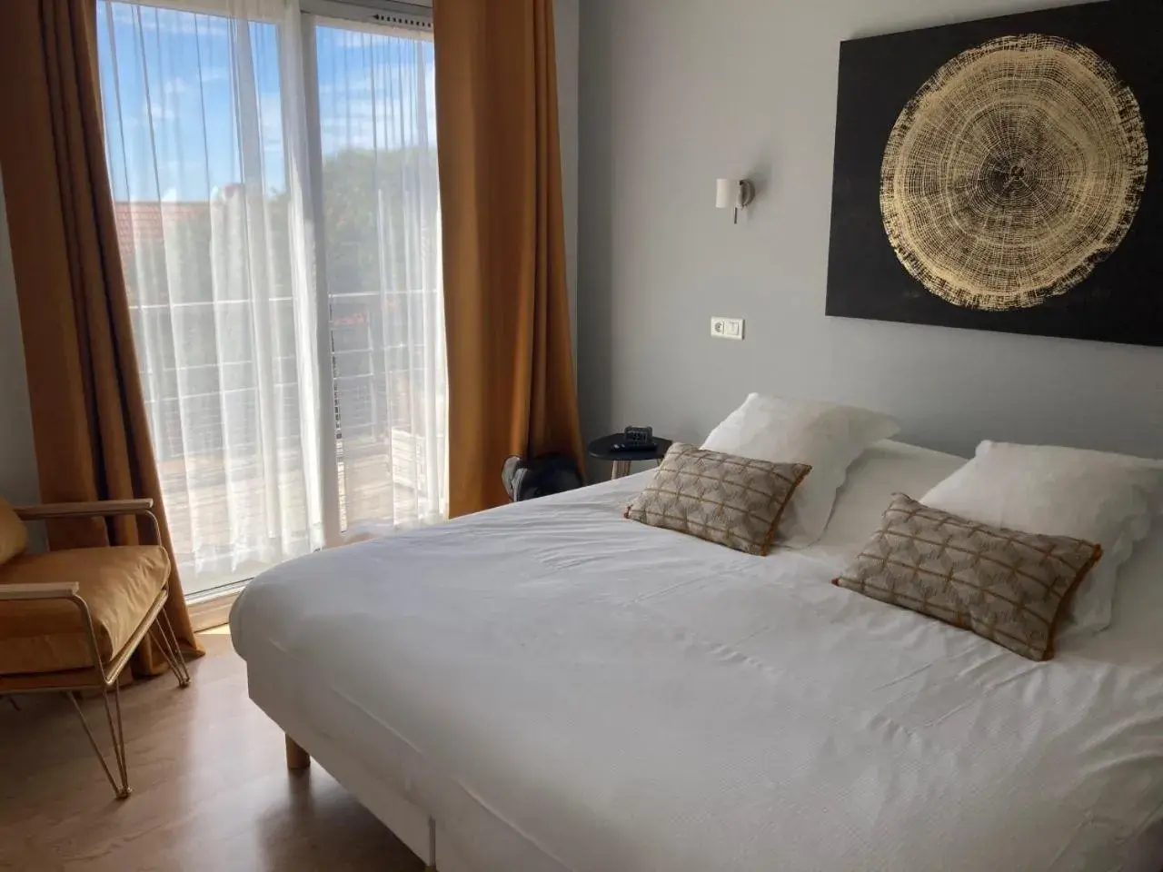 Double Room with Bath and Terrace in Hôtel des Argousiers Double Room with Bath and Terrace in Hôtel des Argousiers