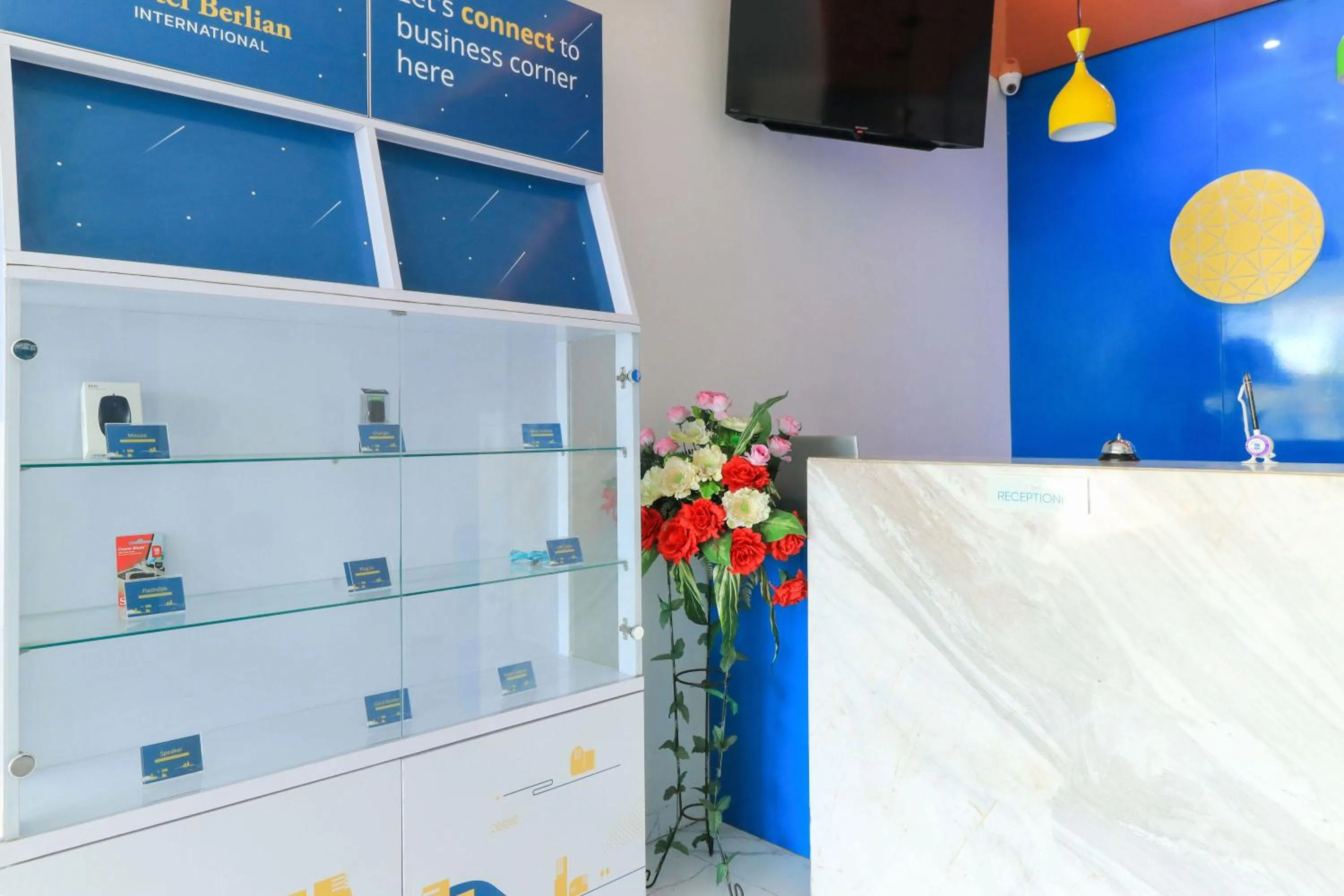 TV and multimedia in Hotel Berlian International