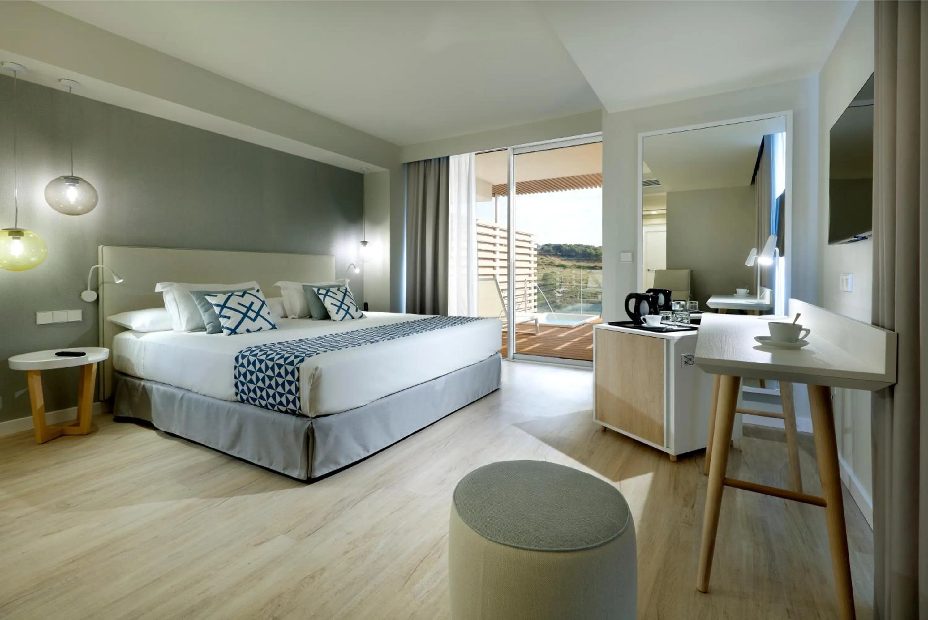 Photo of the whole room, Bed in Palladium Hotel Menorca