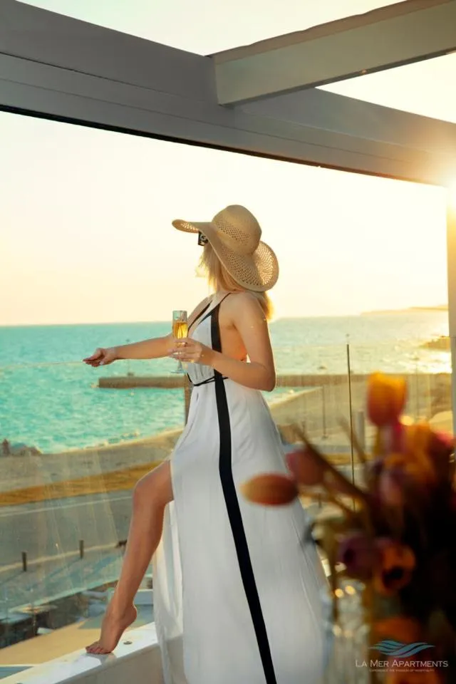 Beach in La Mer Apartments