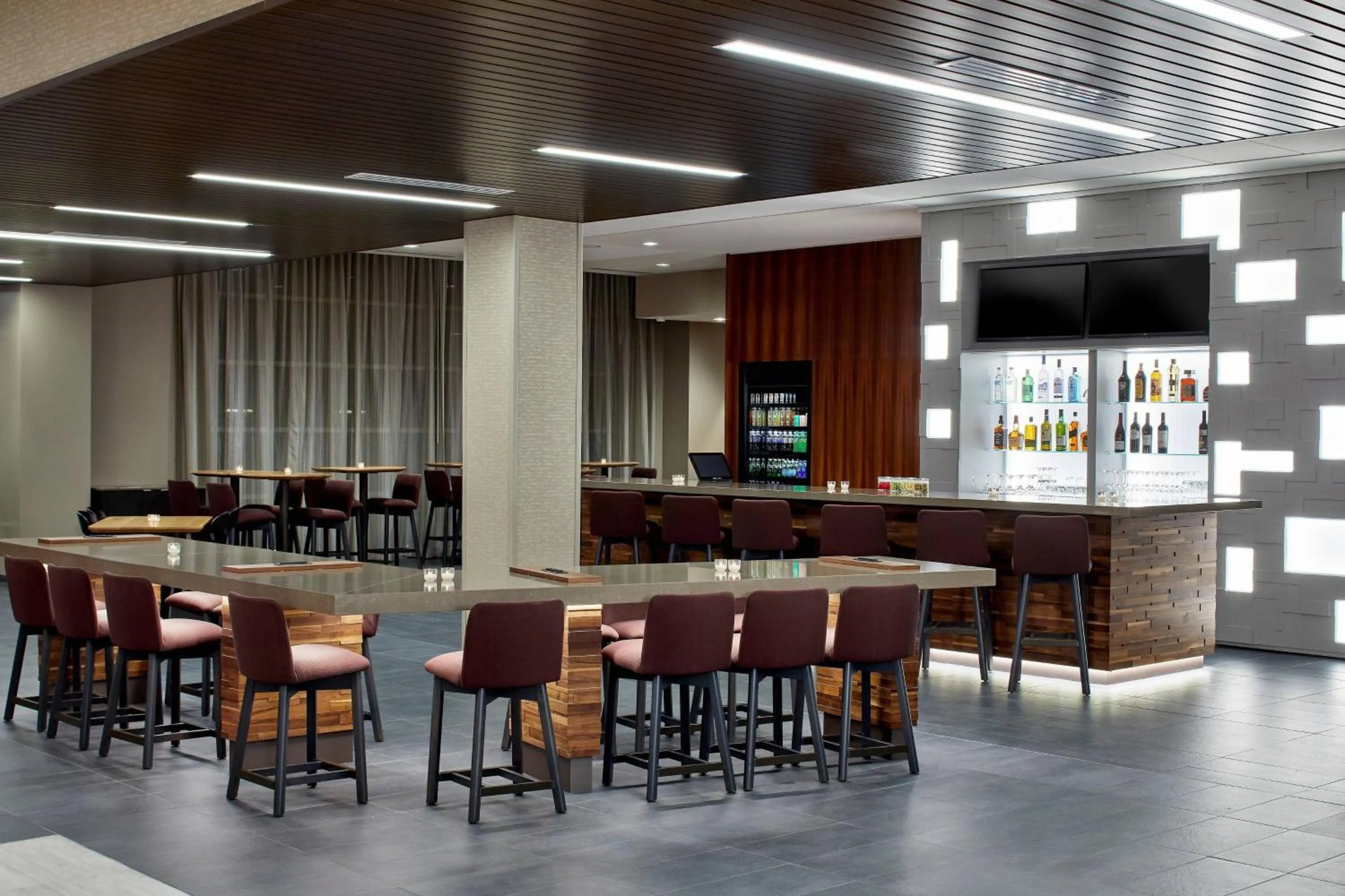 Lounge or bar in Courtyard by Marriott Albany Airport