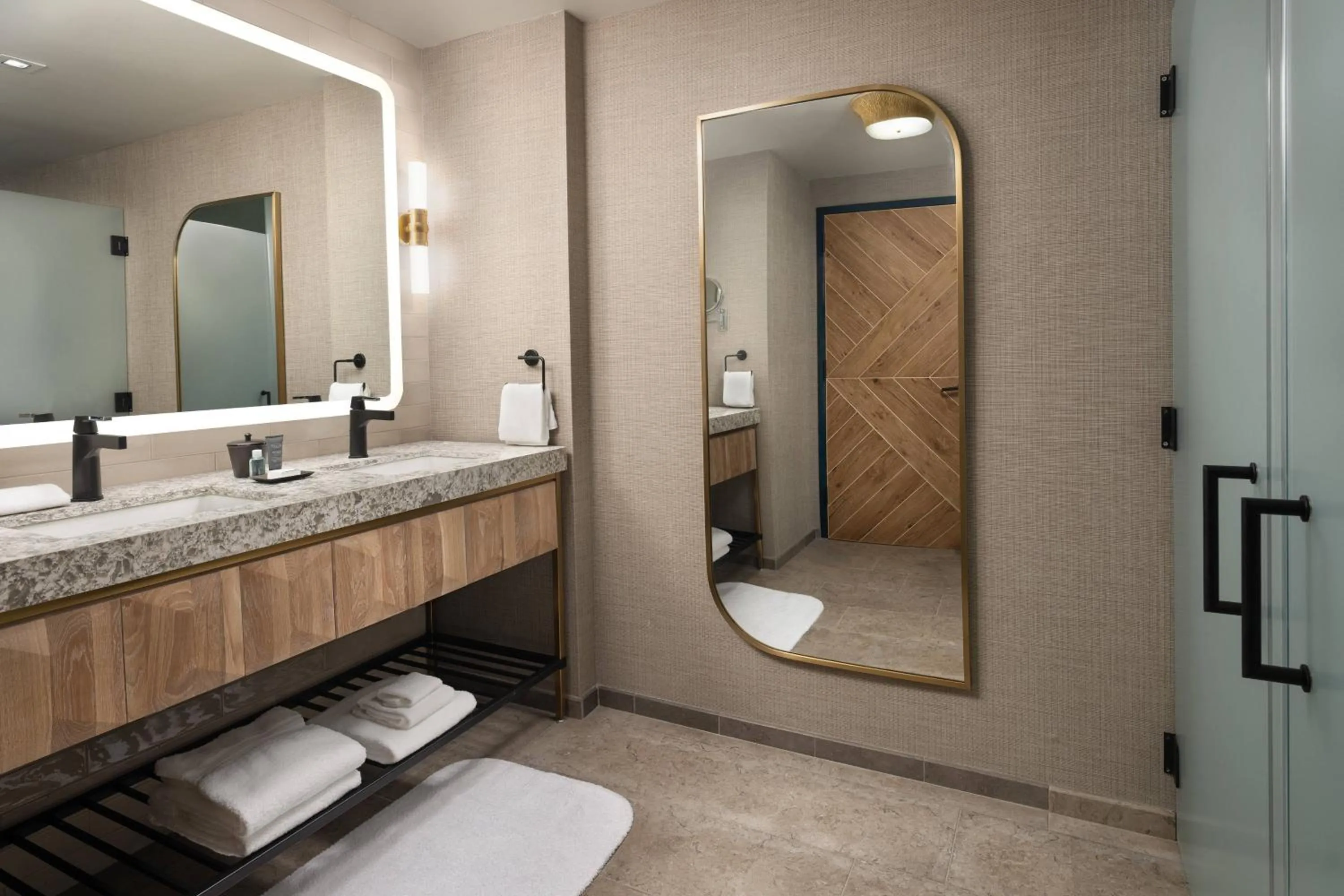 Bathroom in The Otis Hotel Austin, Autograph Collection