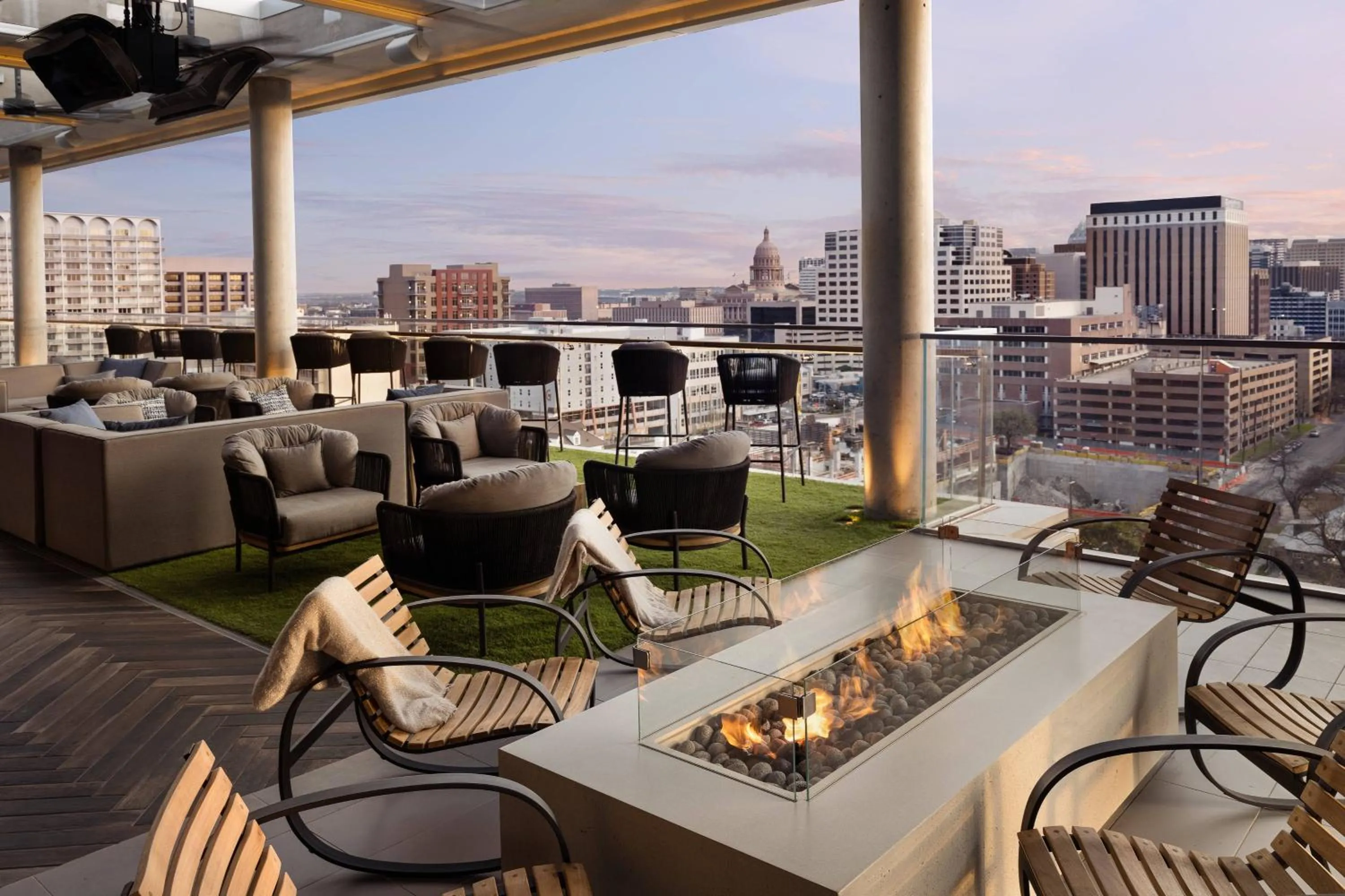 Lounge or bar in The Otis Hotel Austin, Autograph Collection
