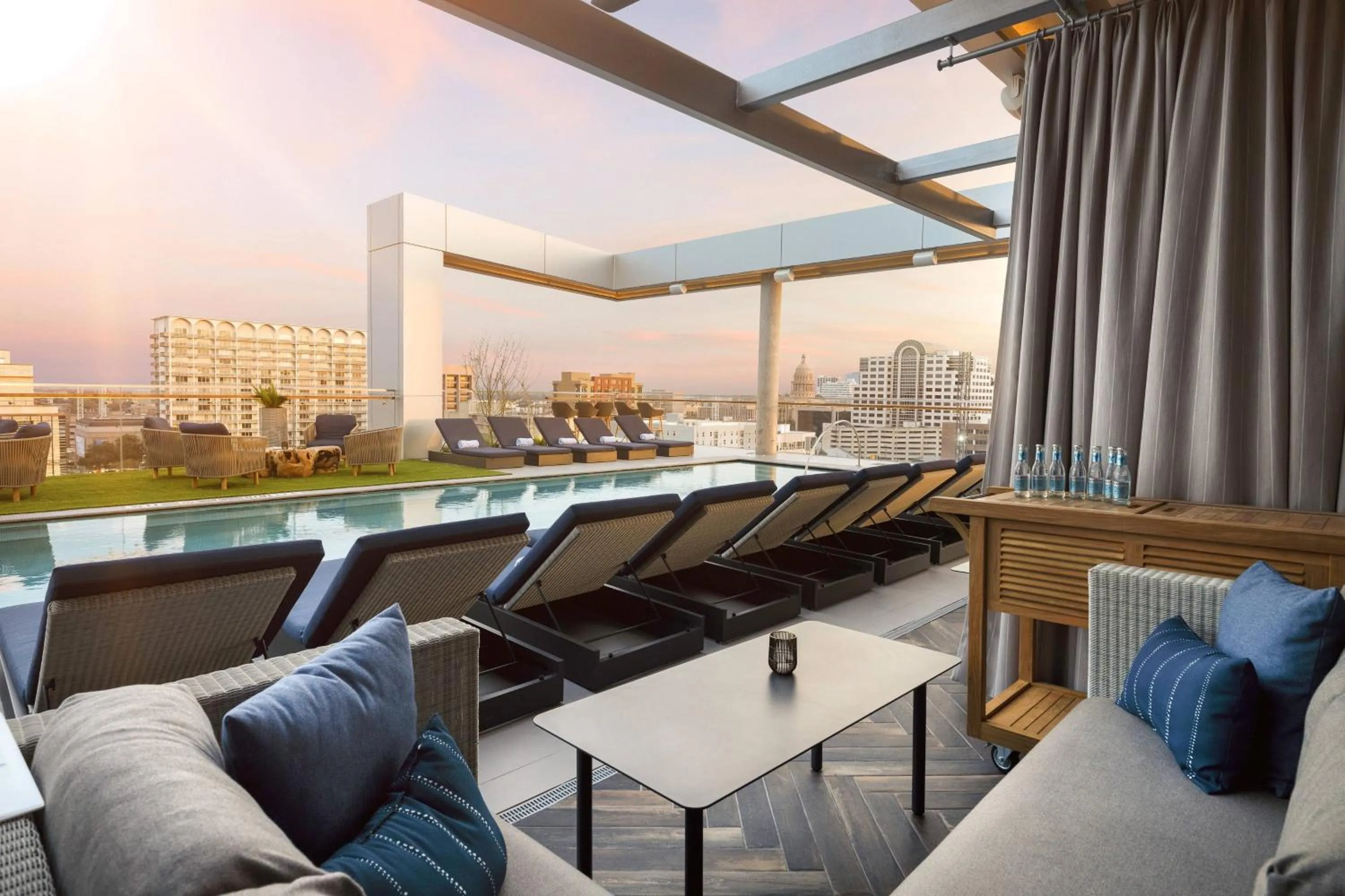 Lounge or bar in The Otis Hotel Austin, Autograph Collection