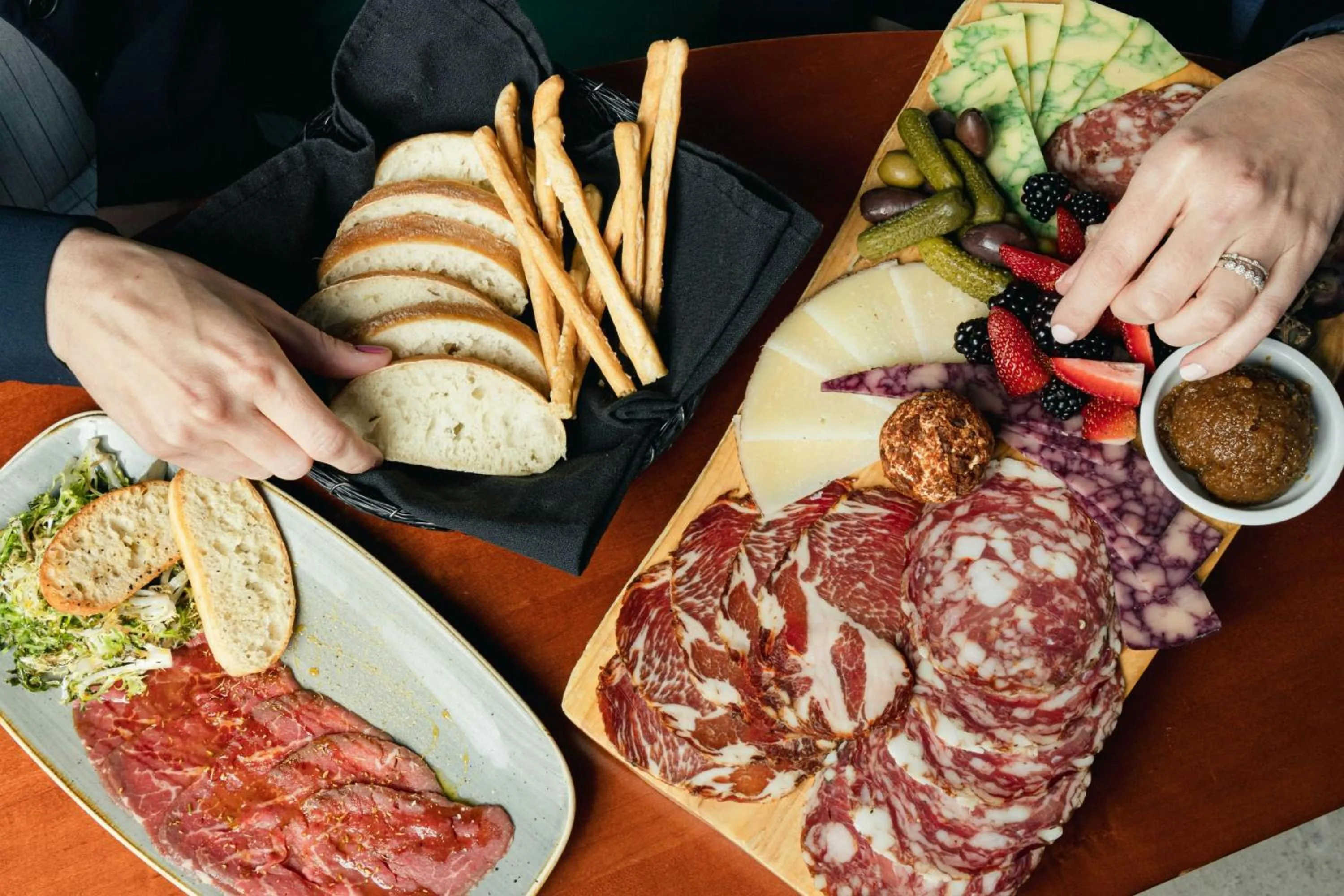 Restaurant/places to eat in The Lytle Park Hotel, Autograph Collection