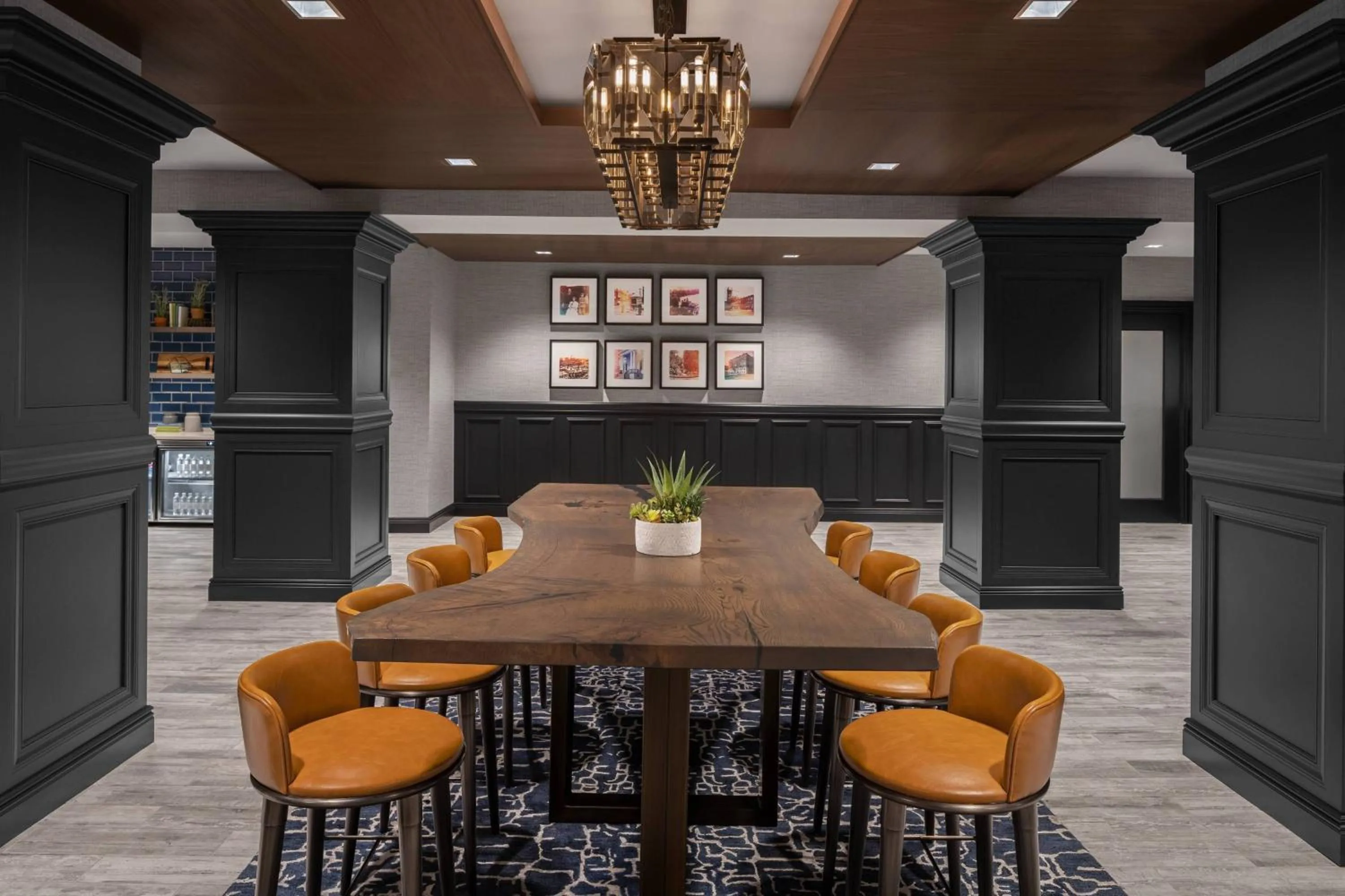 Meeting/conference room in The Lytle Park Hotel, Autograph Collection