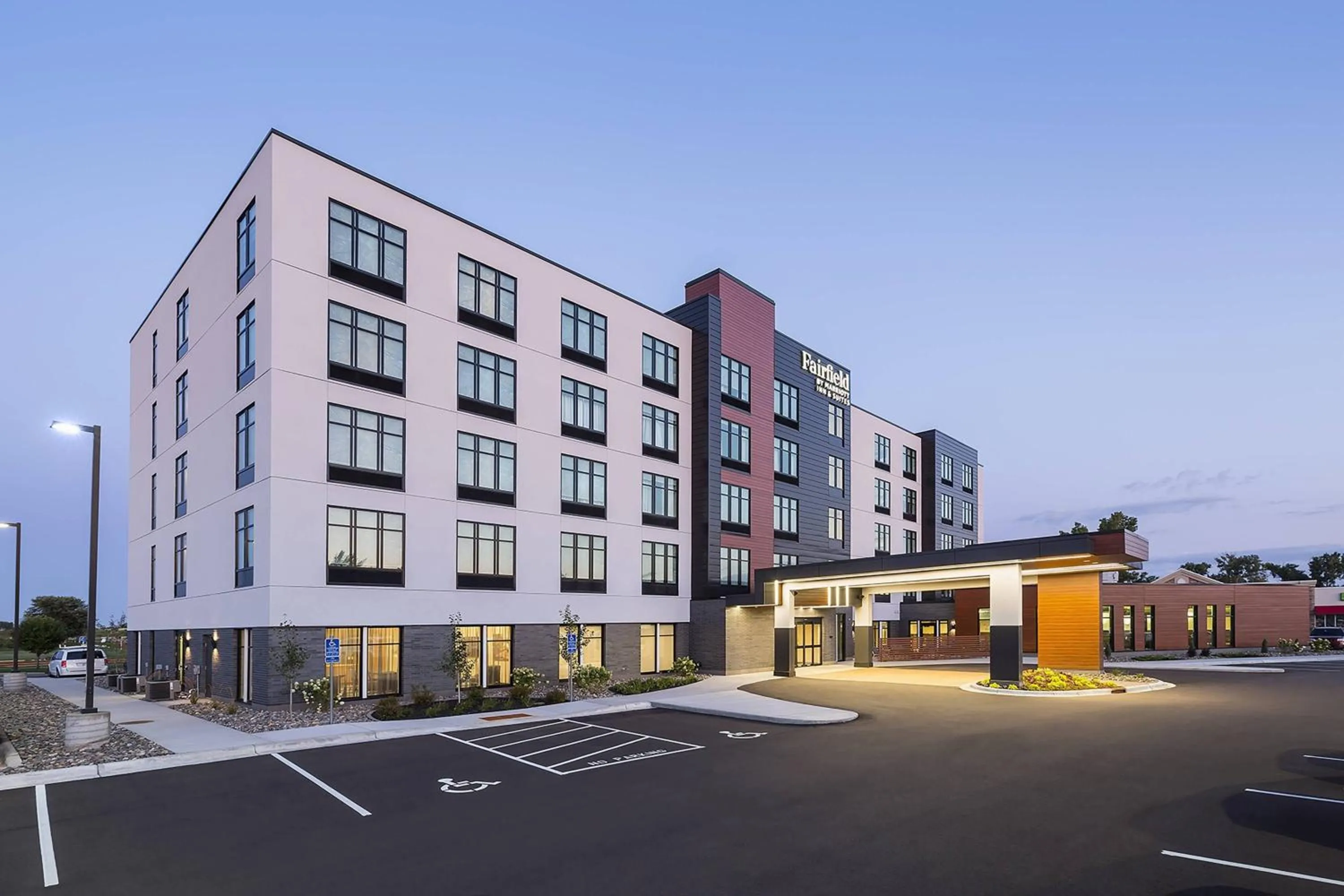 Property building in Fairfield Inn & Suites by Marriott Minneapolis North/Blaine