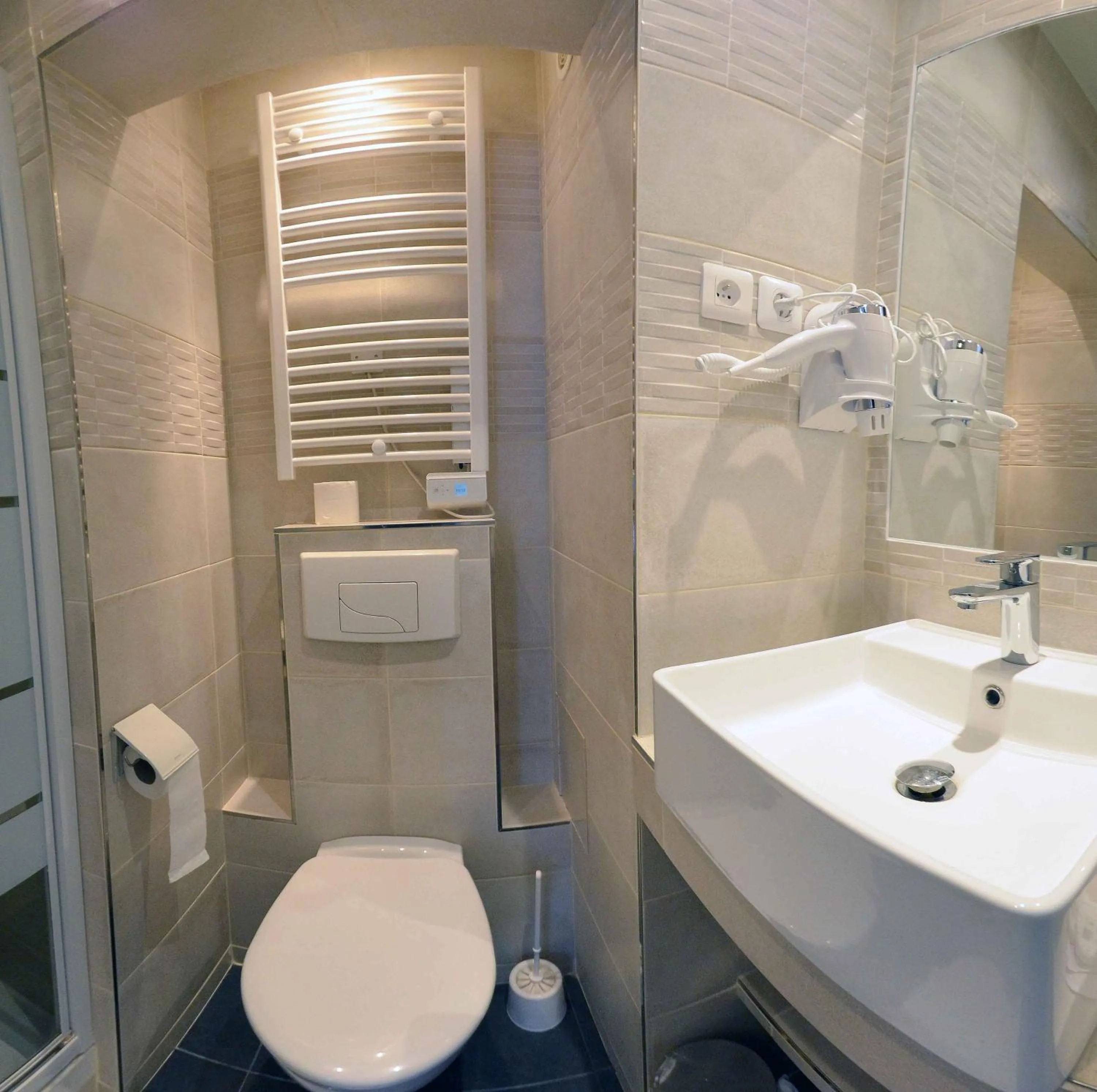 Bathroom in Ribera Eiffel