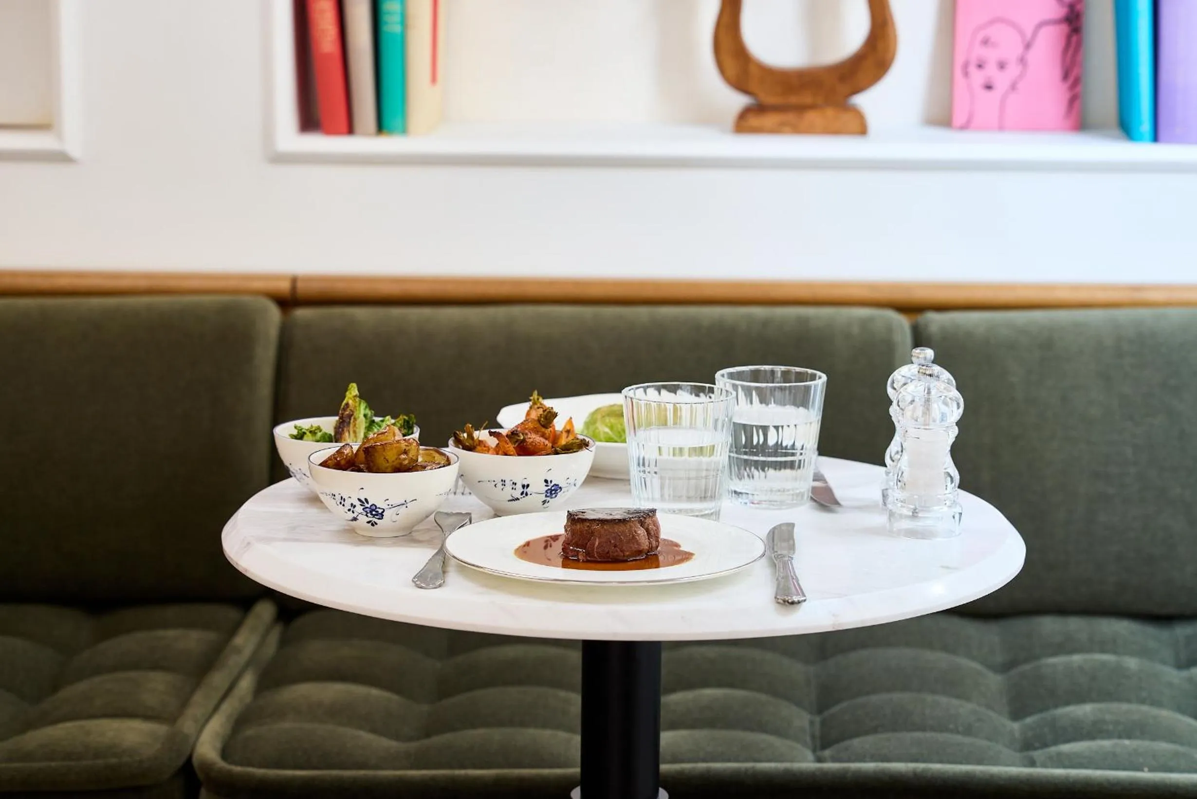 Restaurant/places to eat in Hôtel Noucha